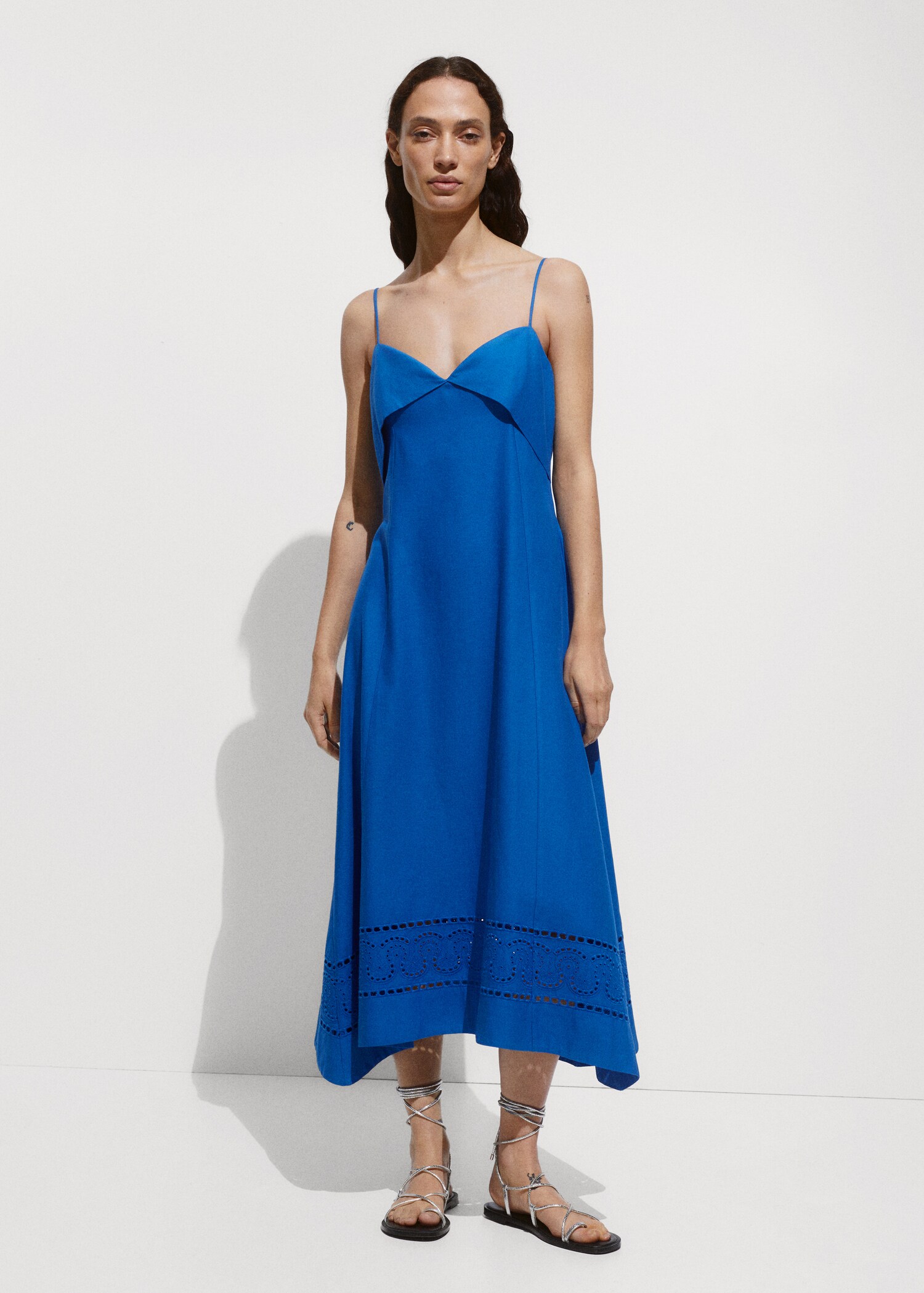 Embroidered dress with turn-down neckline - General plane