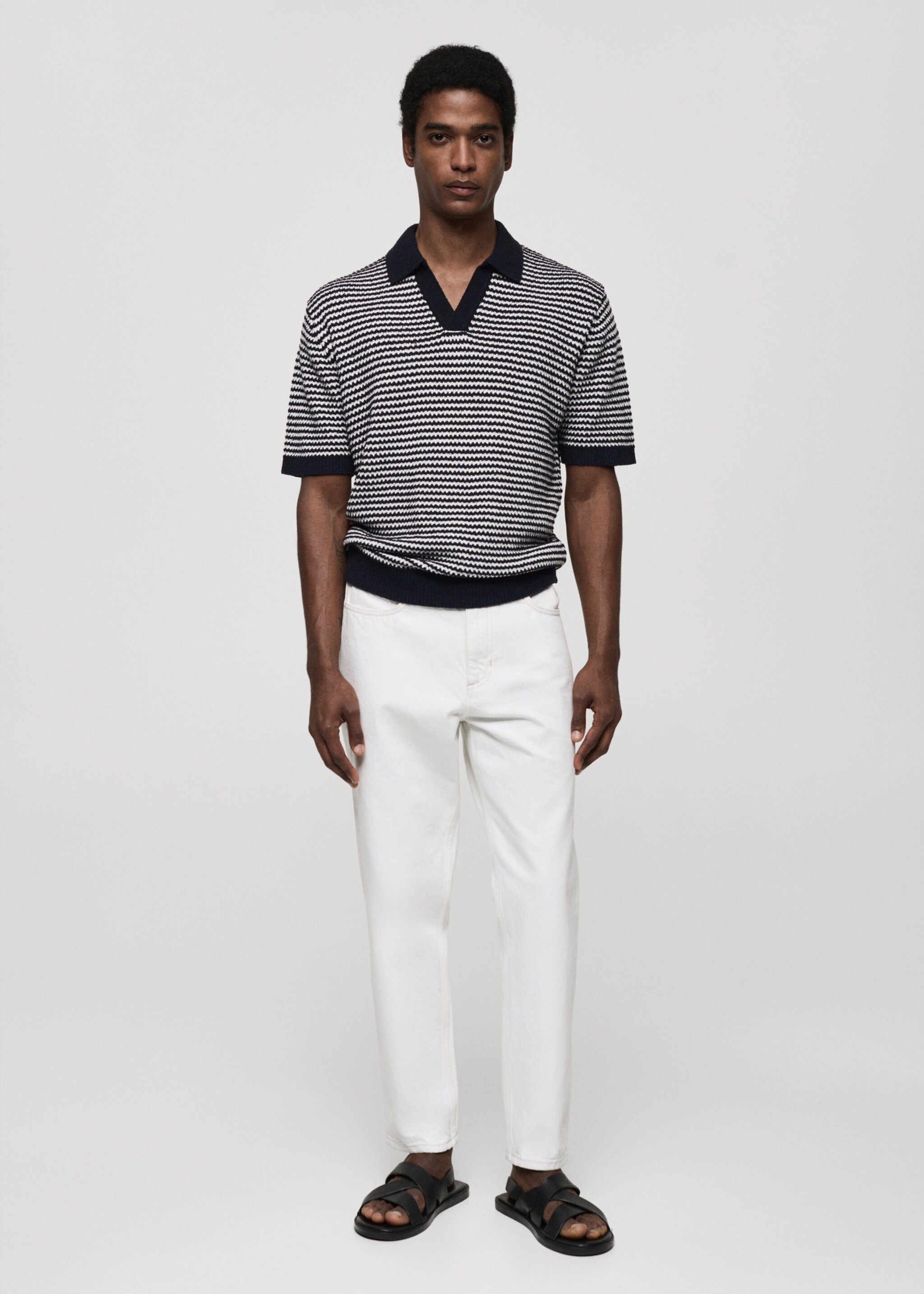 Polo de malha às riscas com gola em contraste - Plano geral, Azul-marinho escuro. Ref: 77040589-00.