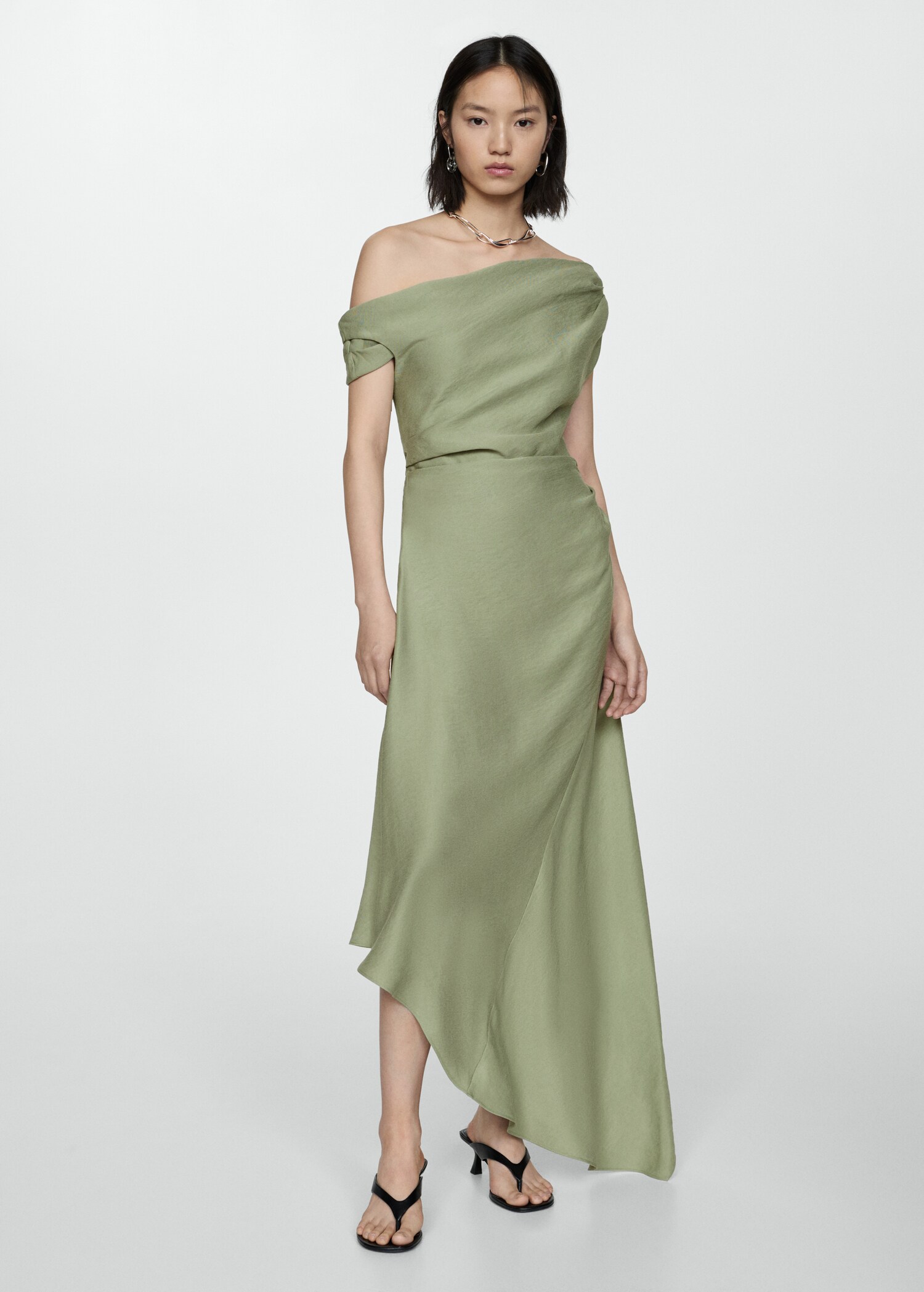 Asymmetrical pleated dress - General plane