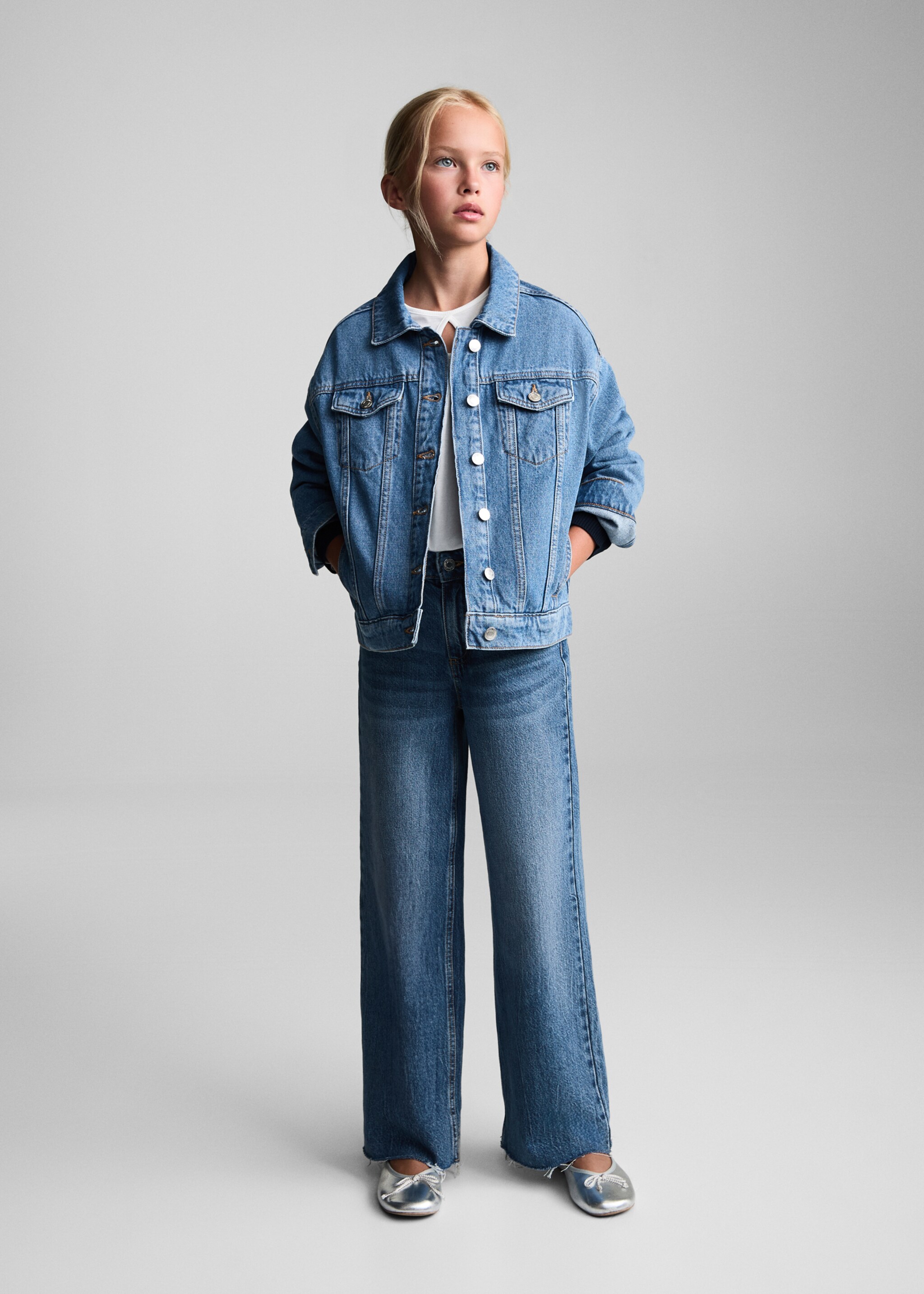 Jeans wideleg bajo deshilachado - Plano general, Azul medio. Ref: 77042537-00.