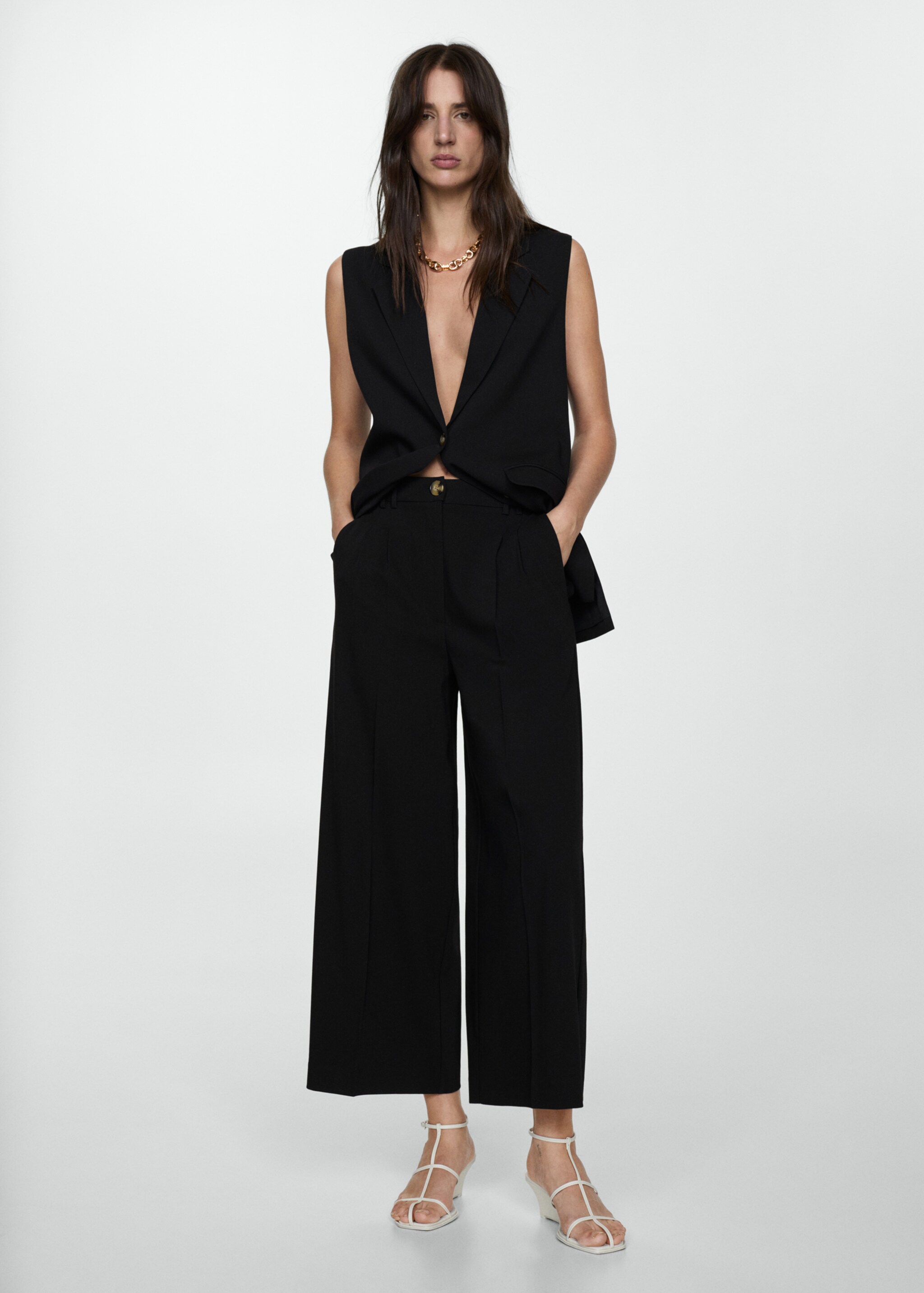 Pleated culottes trousers - General plane, Black. Ref: 77042913-00.