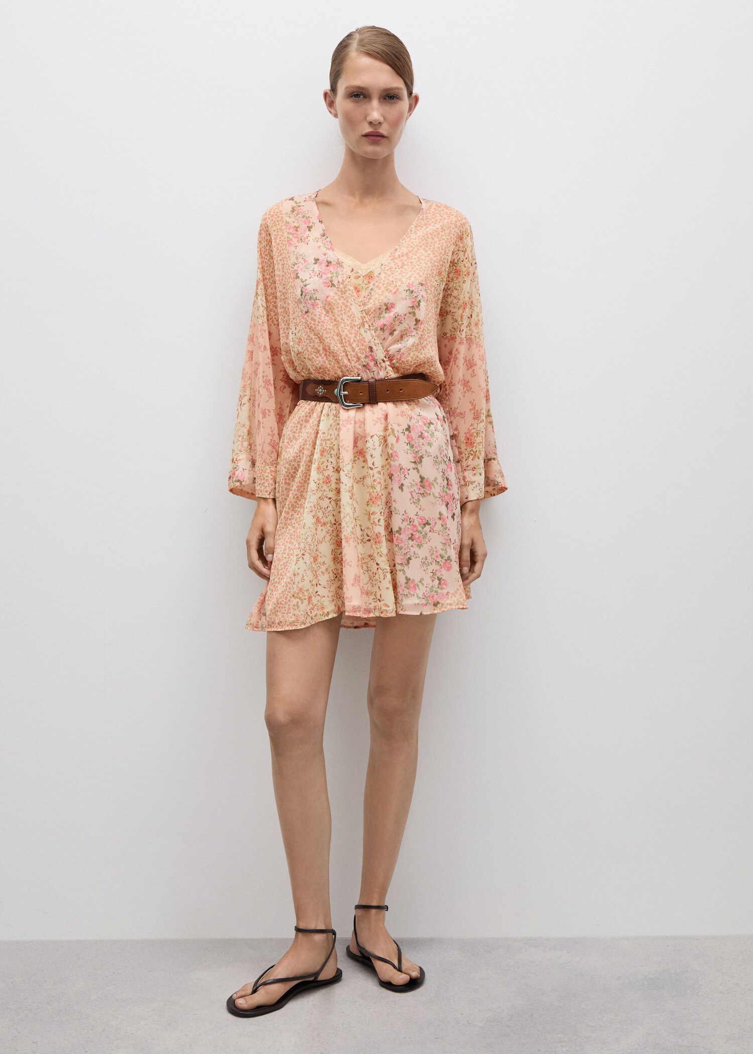 Robe courte en imprimé fleuri - Plan général