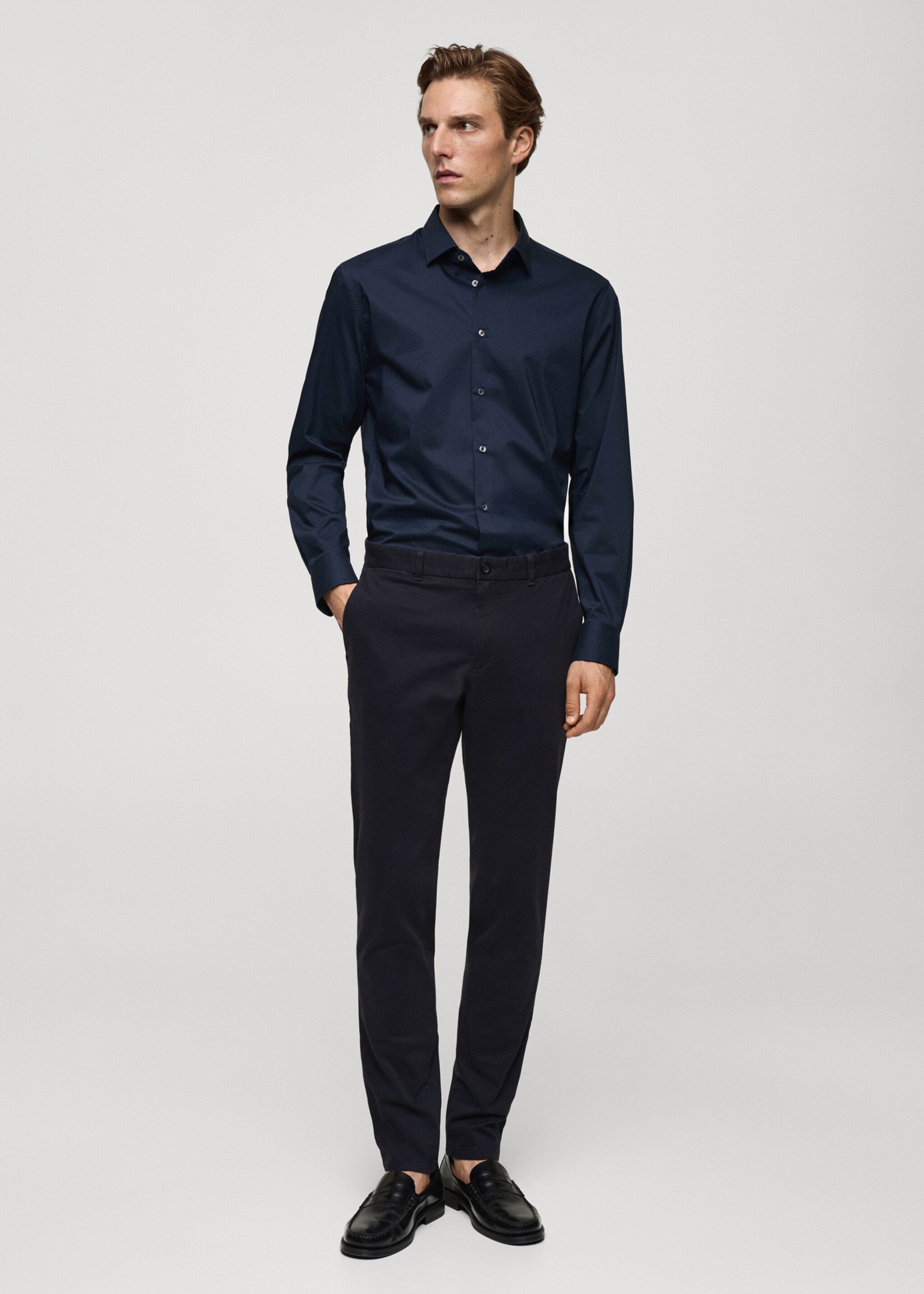 Pantalón chino slim fit sarga - Plano general