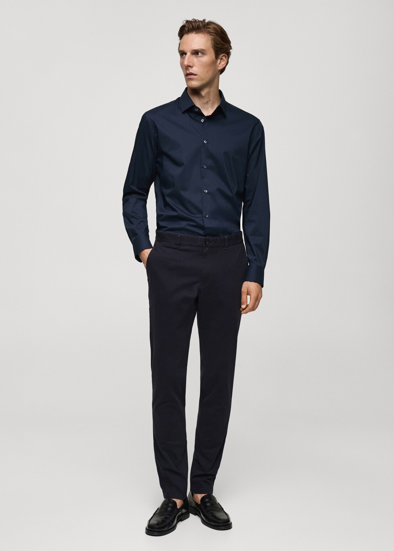 Pantalón chino slim fit sarga - Plano general