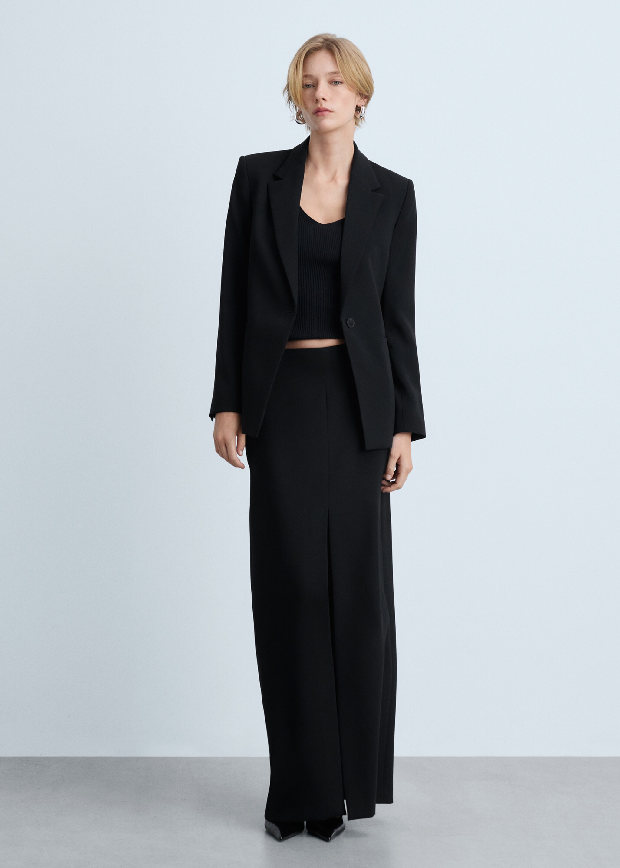 Suit skirt with opening - General plane, Black. Ref: 77044766-00.