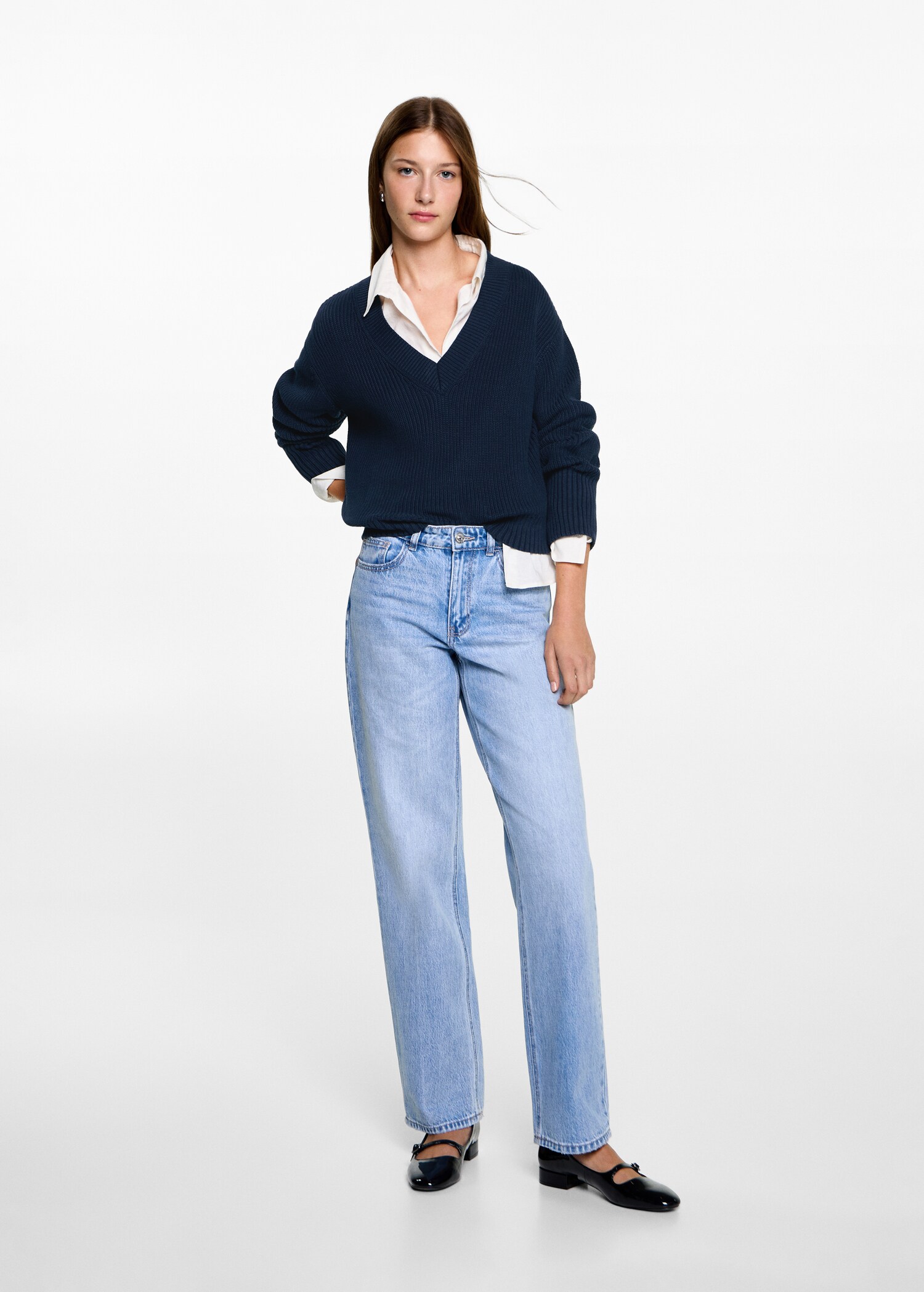 V-neck sweater - General plane