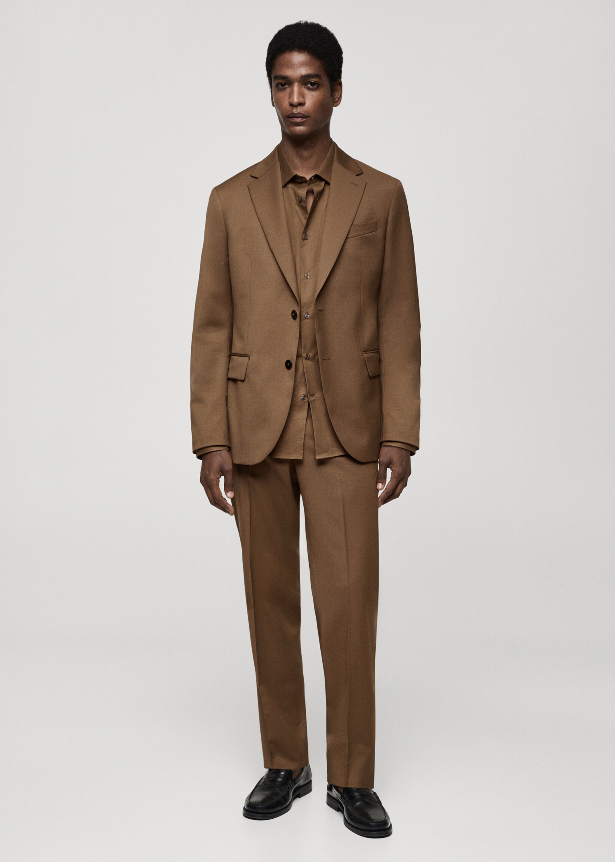 Sacou de costum slim fit de lână virgină 100 % - Plan general, Maro. Ref: 77045971-00.