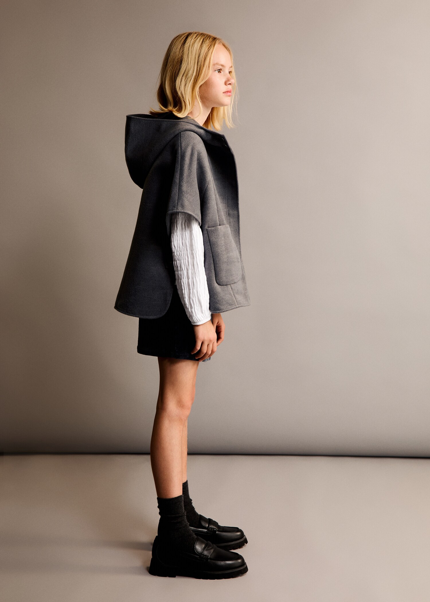 Cape jacket with buttons - General plane