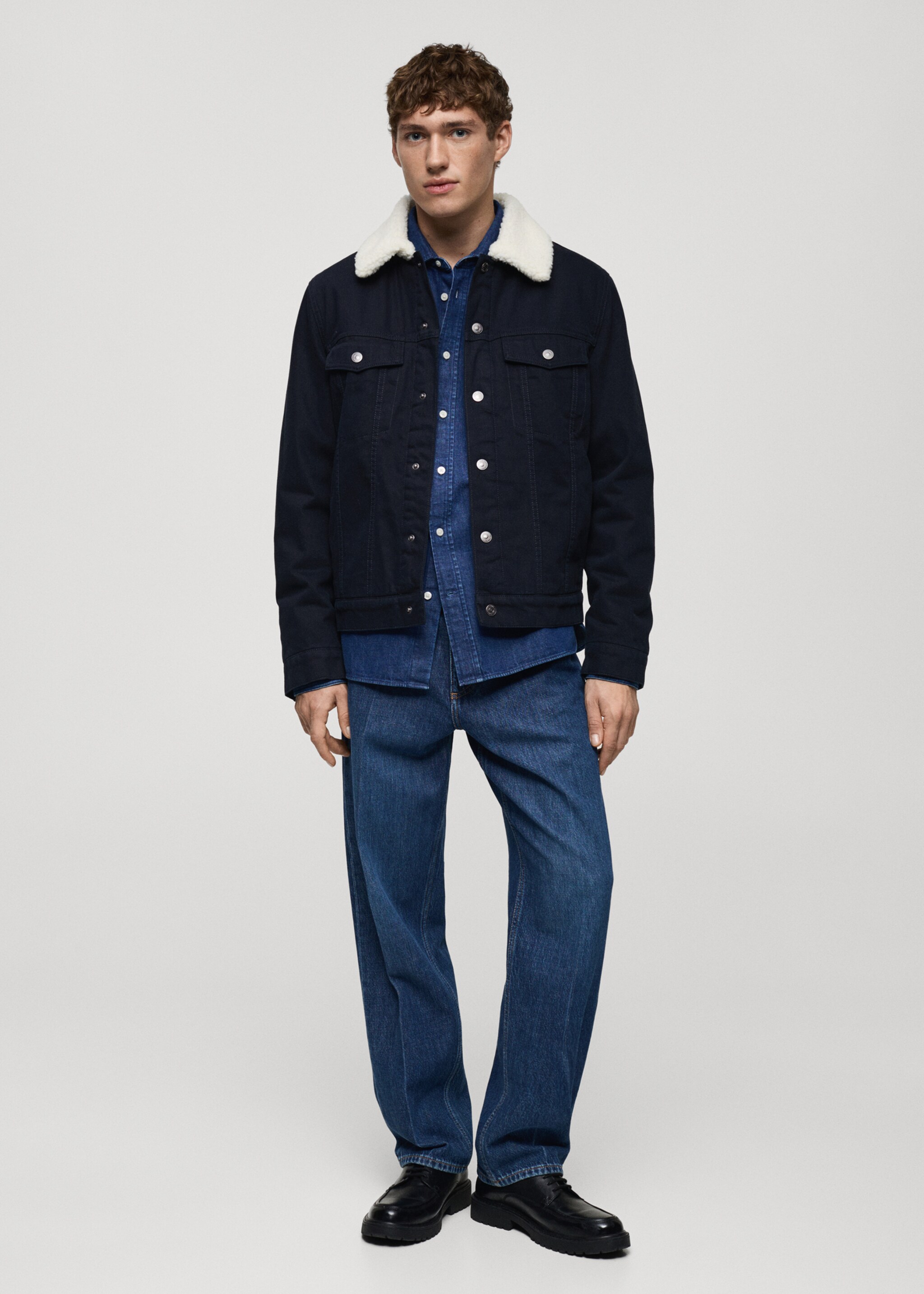 Blouson en jean col imitation mouton retourné - Plan général, Bleu marine foncé. Ref: 77047915-00.