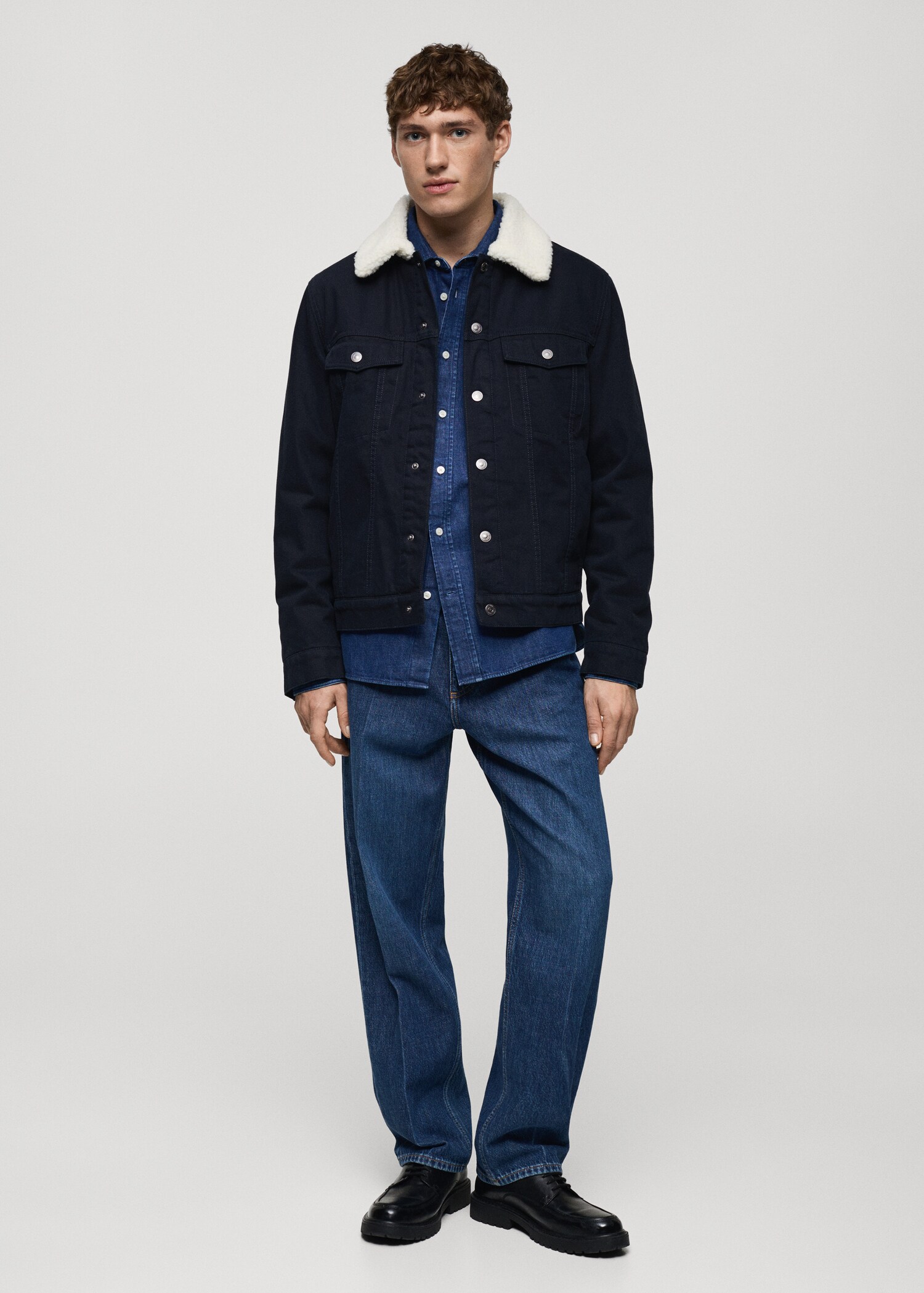 Jeansjacke mit Kunstshearling-Kragen - Allgemeine Ansicht