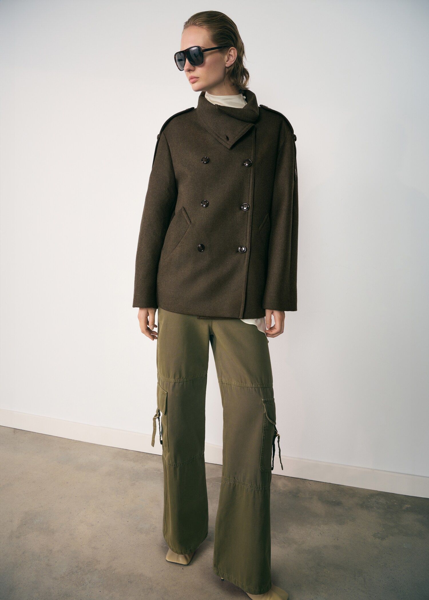 Double-breasted wool coat - General plane