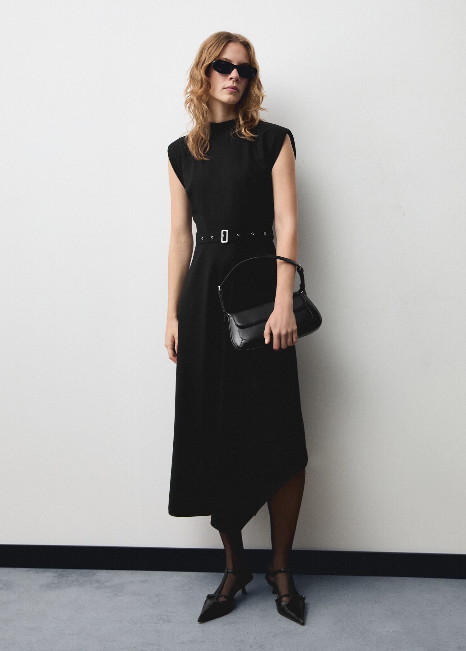 Asymmetrical dress with belt - General plane
