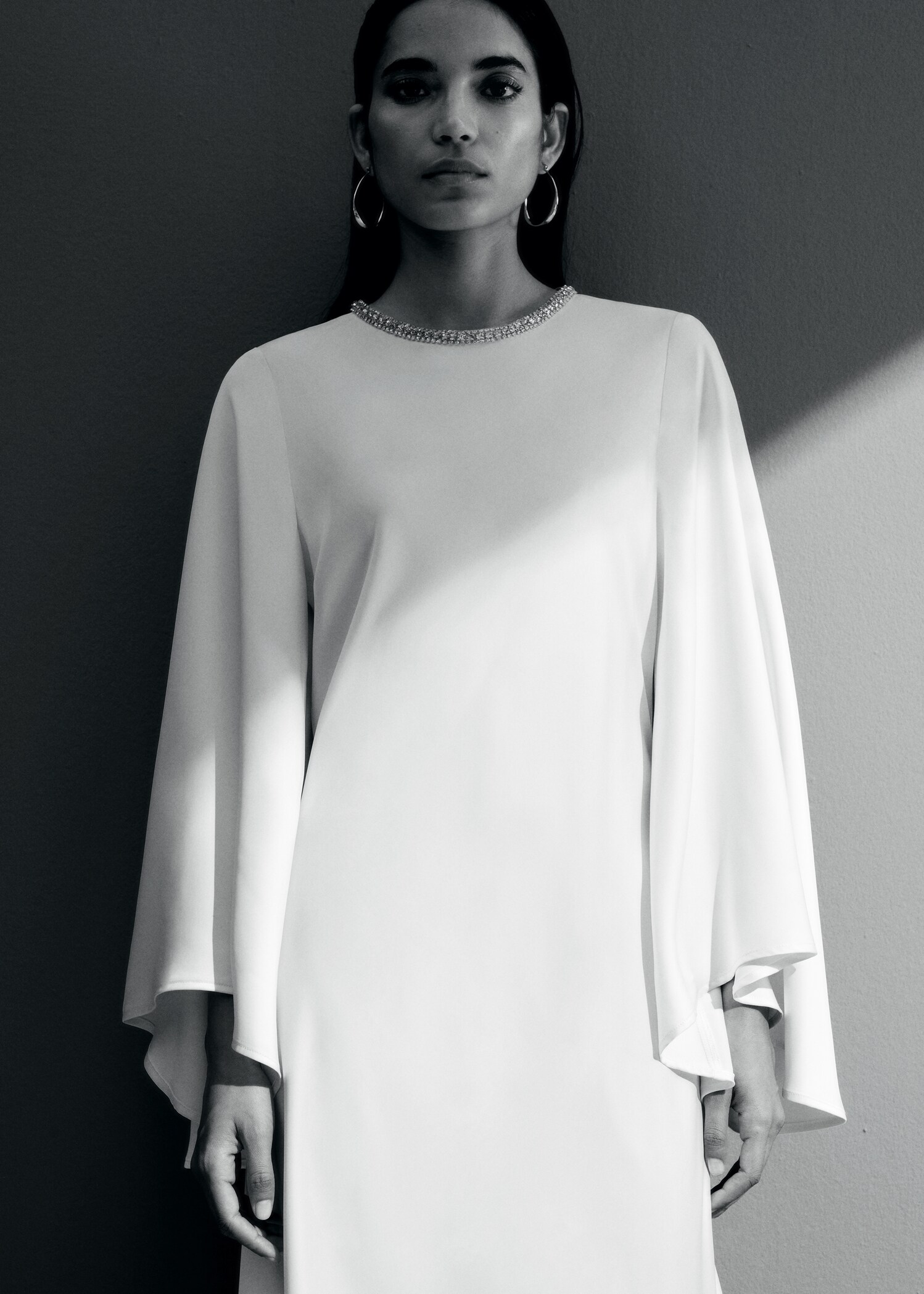 Flared-sleeve satin dress - General plane