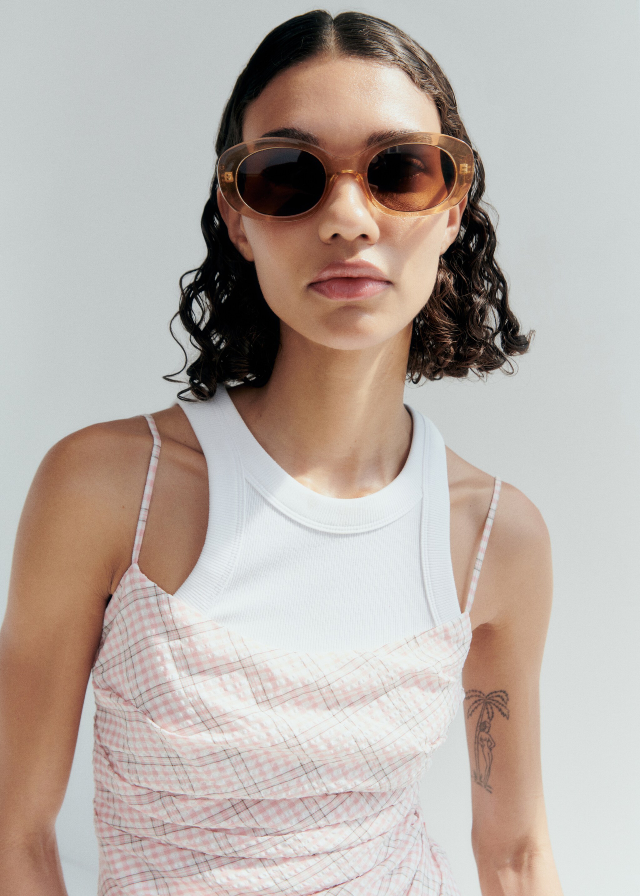 Resin frame sunglasses - General plane