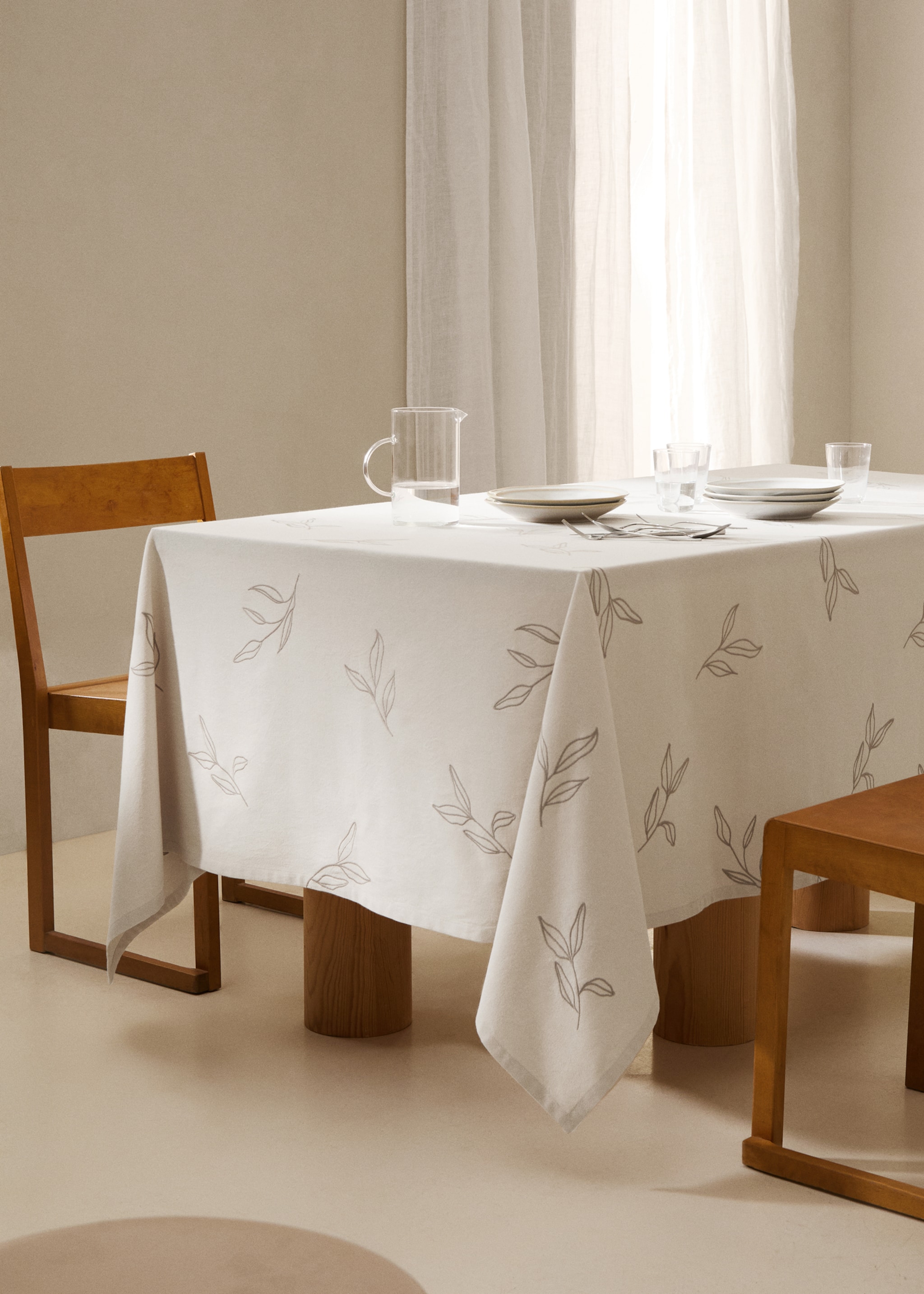 Embroidered cotton tablecloth with leaf design for 6 to 8 diners - General plane, Sand. Ref: 77050606-00.