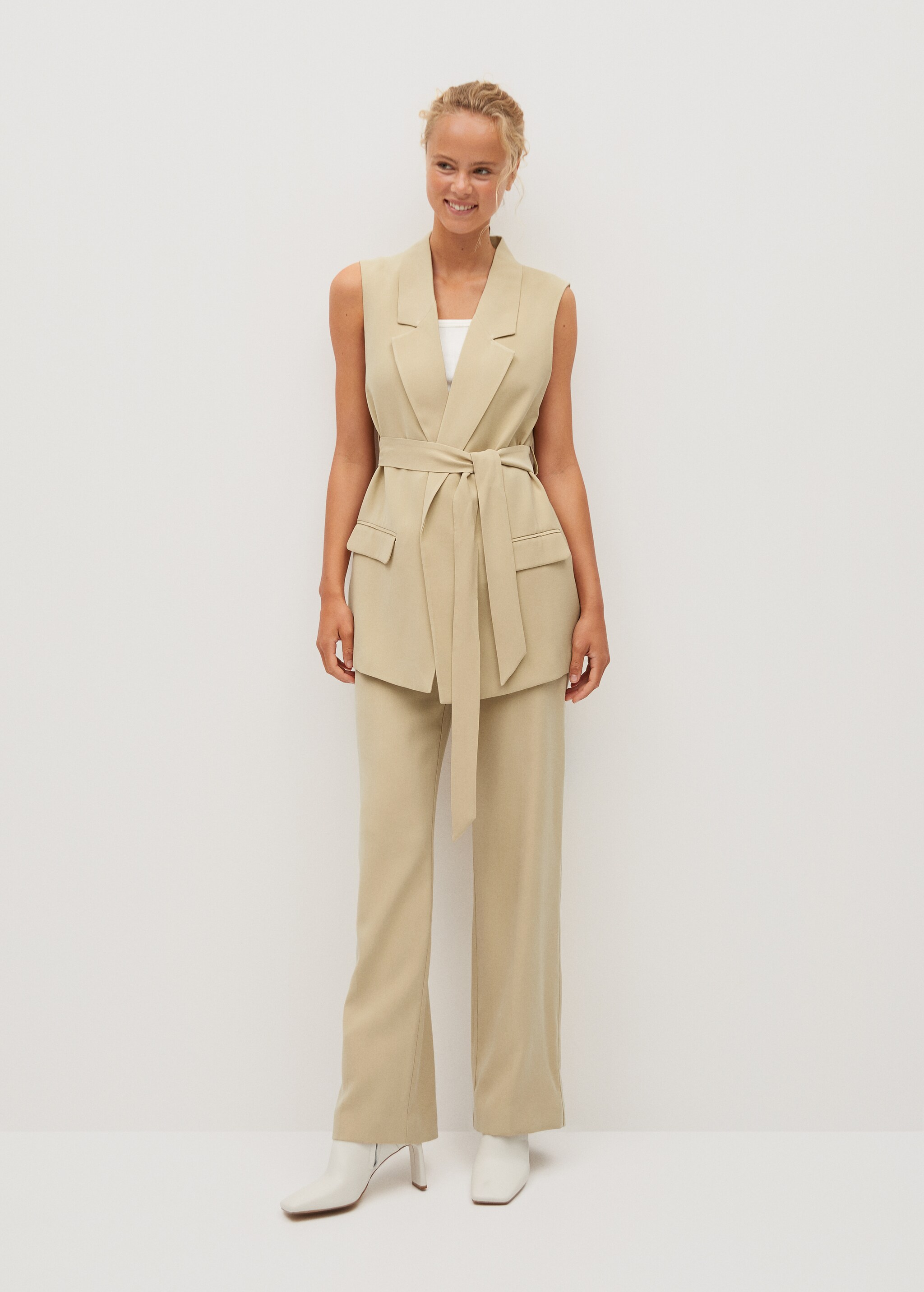Suit waistcoat with pockets - General plane
