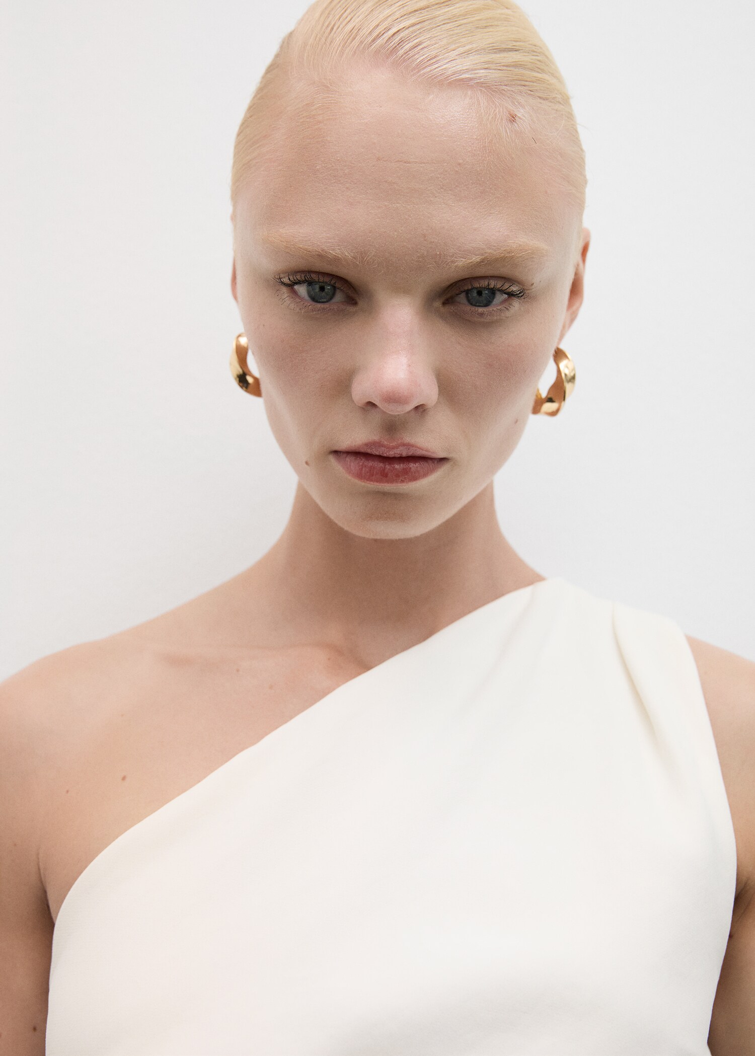 Twisted hoop earrings - General plane