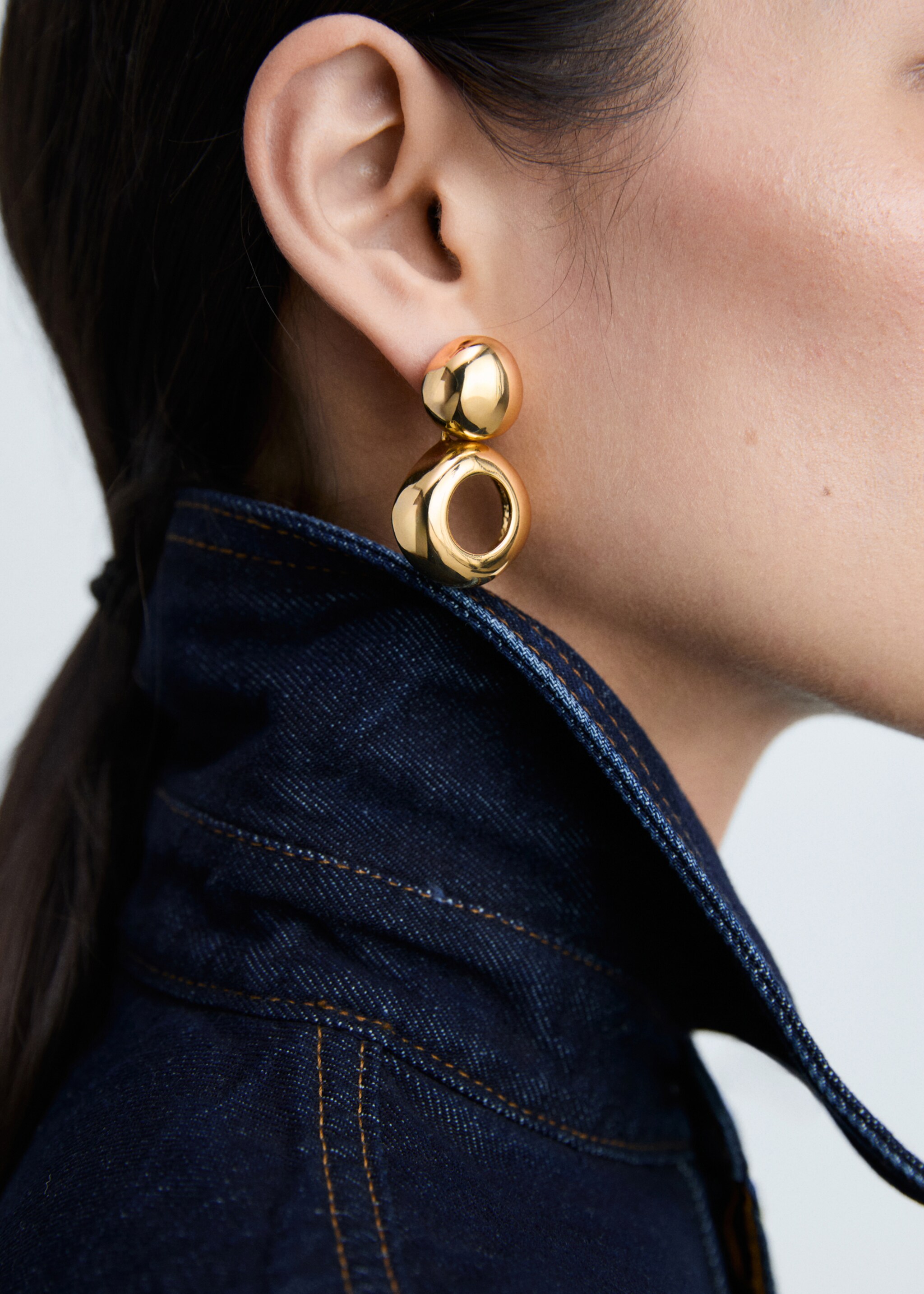Circular-design earrings - General plane