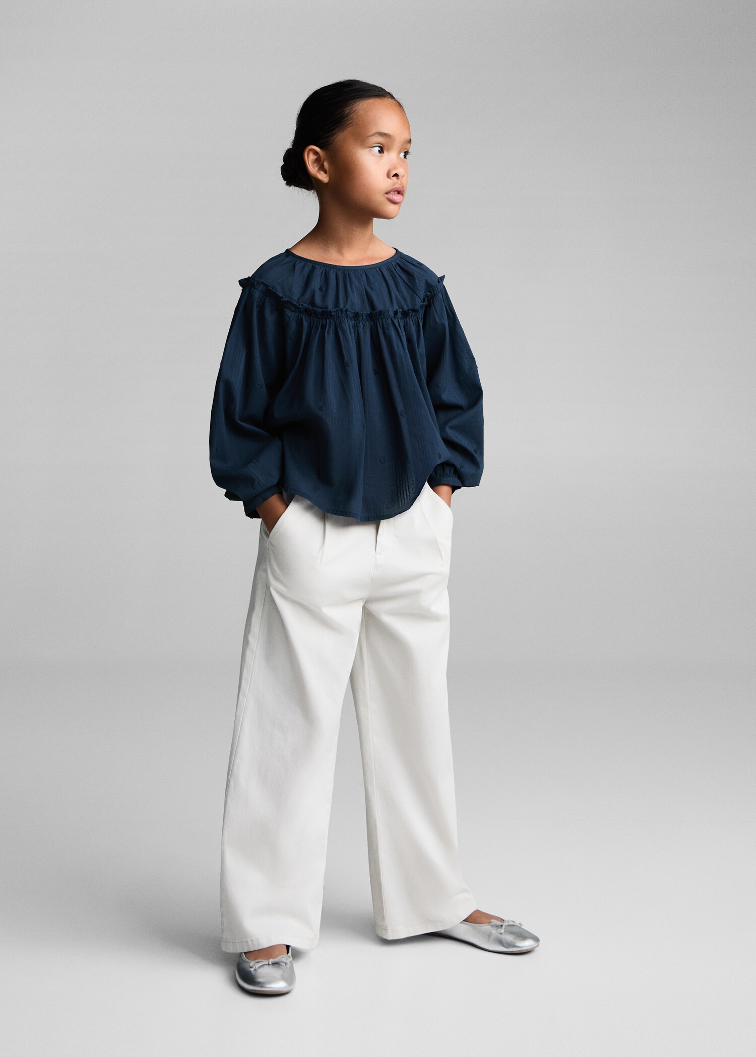Embroidered polka-dot blouse - General plane