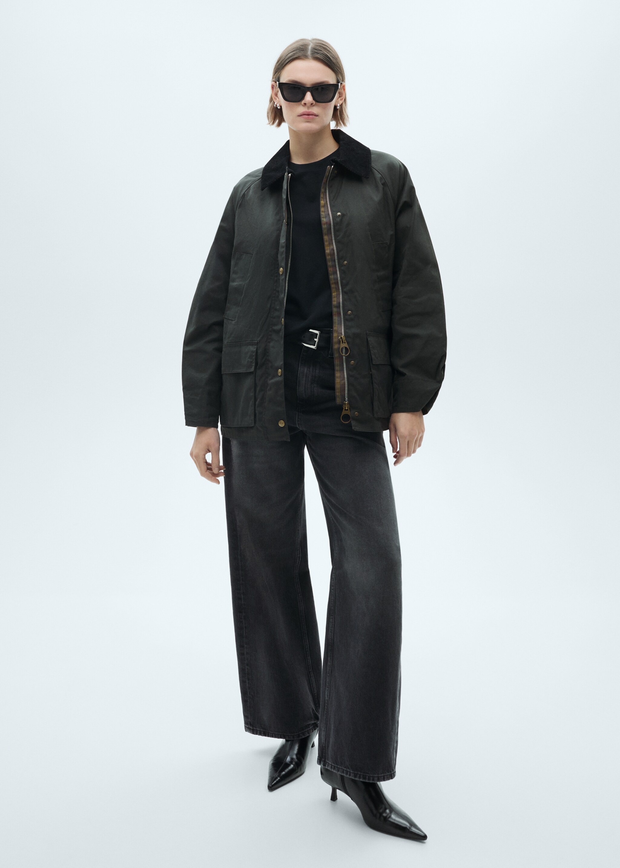 Parka efecto encerado corta - Plano general, Khaki. Ref: 77055632-00.