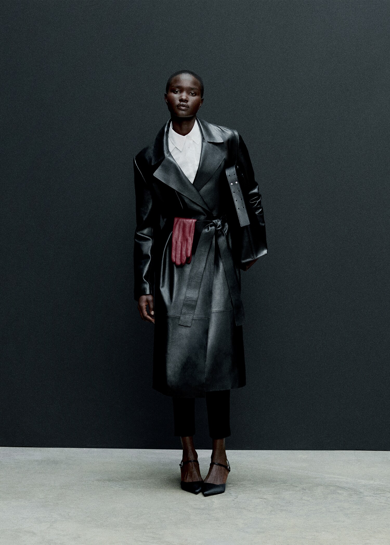 High-heeled shoes with straps - General plane