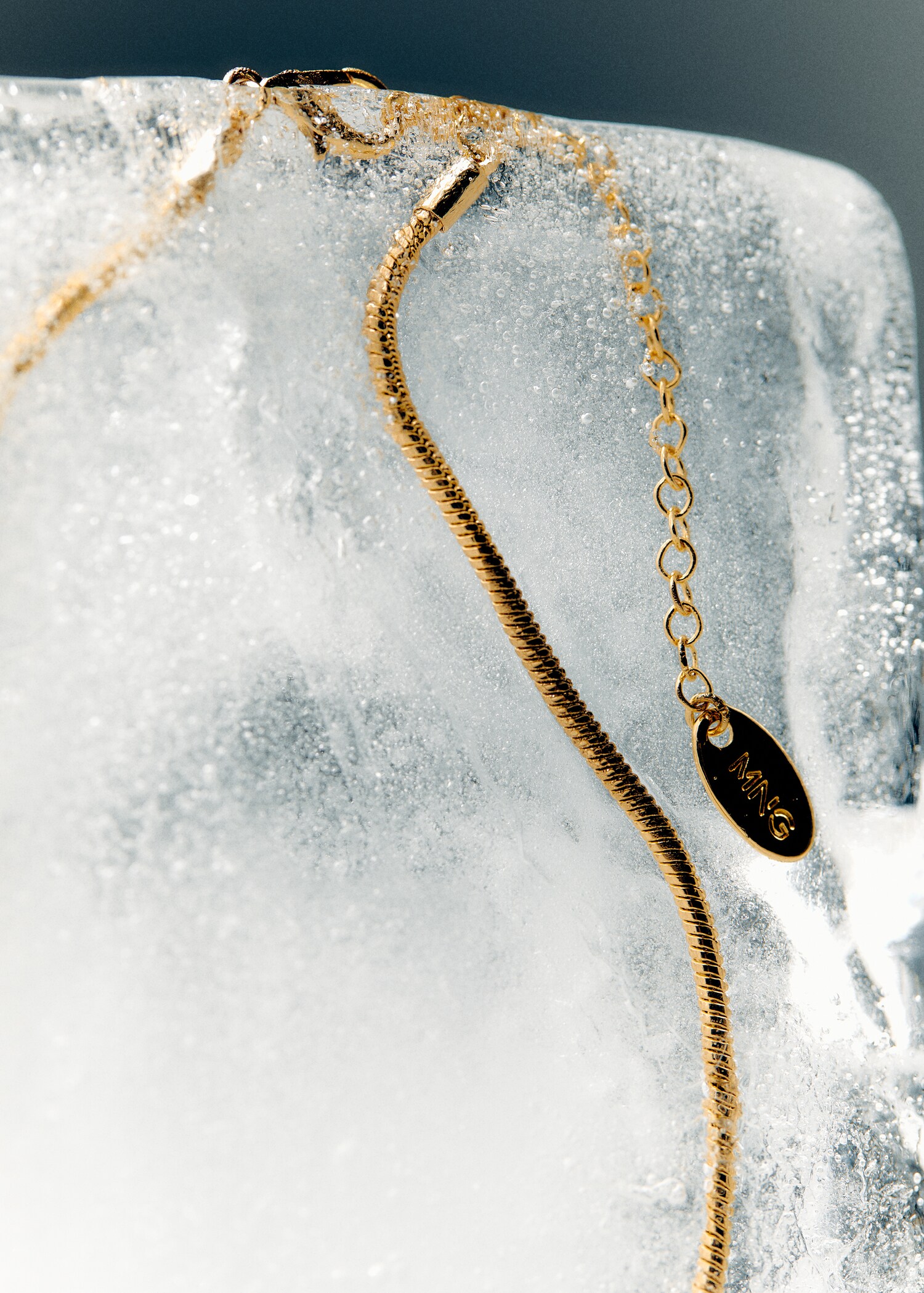 Geometric pendant necklace - General plane