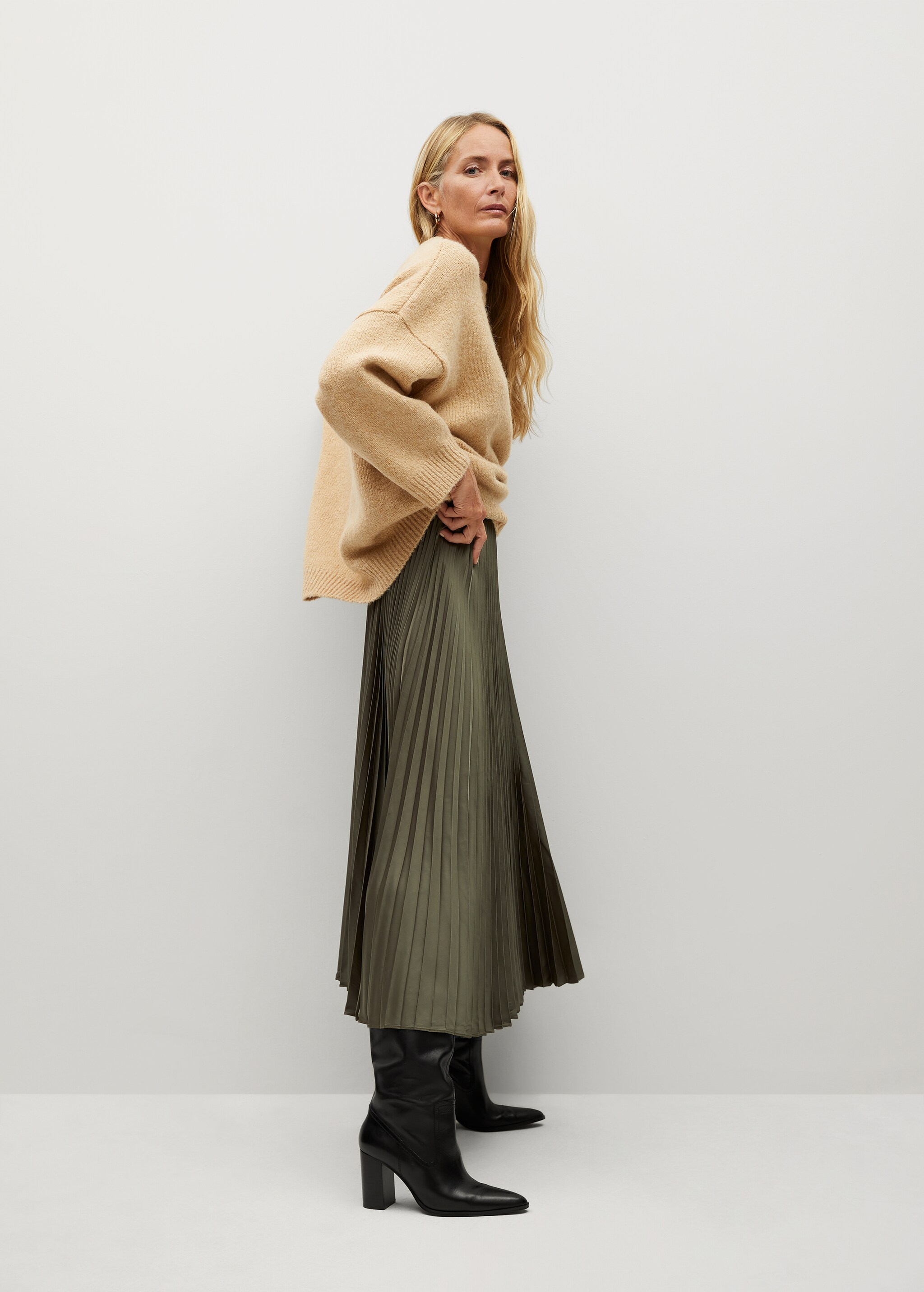 Satin pleated skirt - General plane