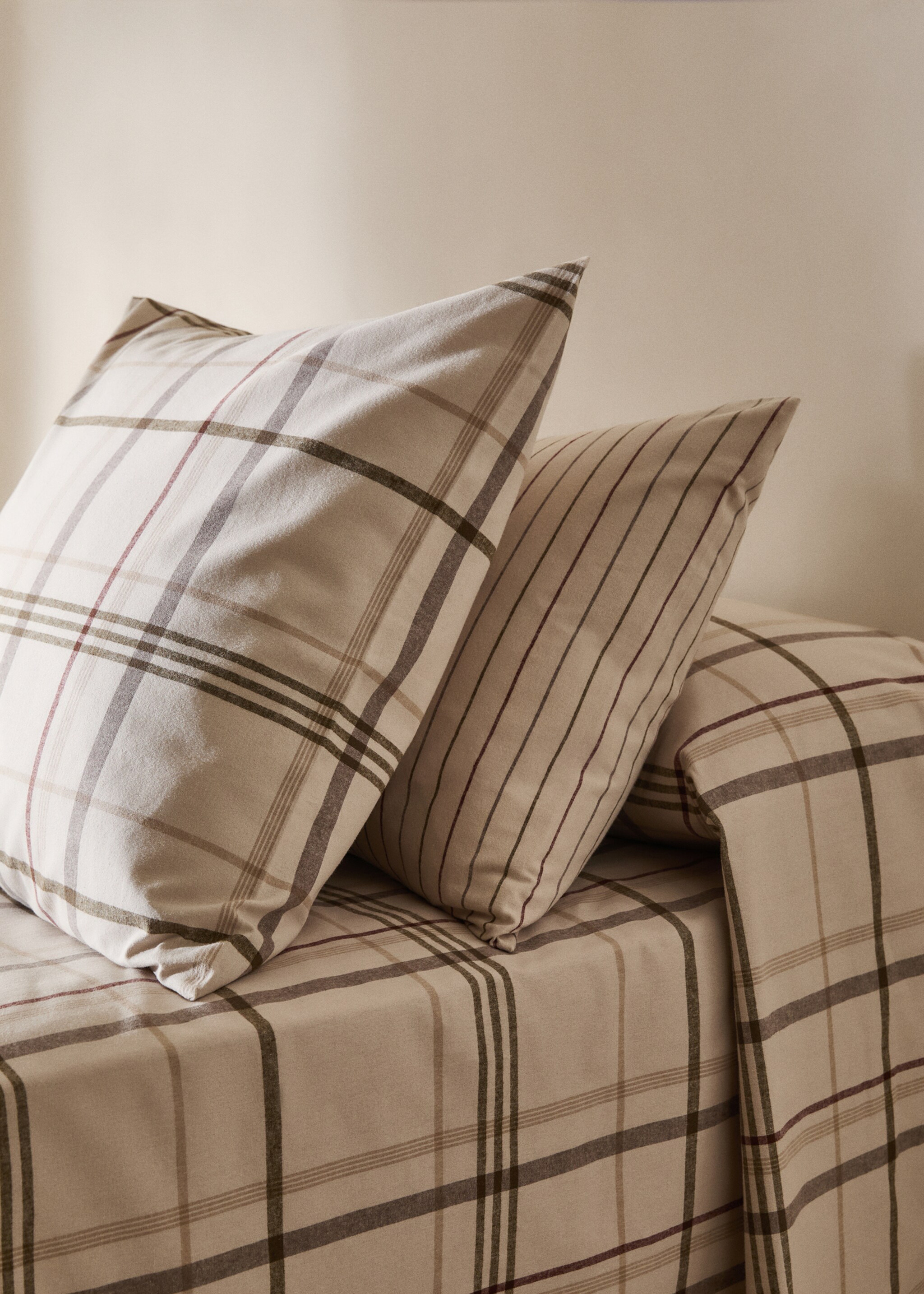 Funda almohada cuadros franela 60x60cm - General plane, Beige. Ref: 77057654-00.