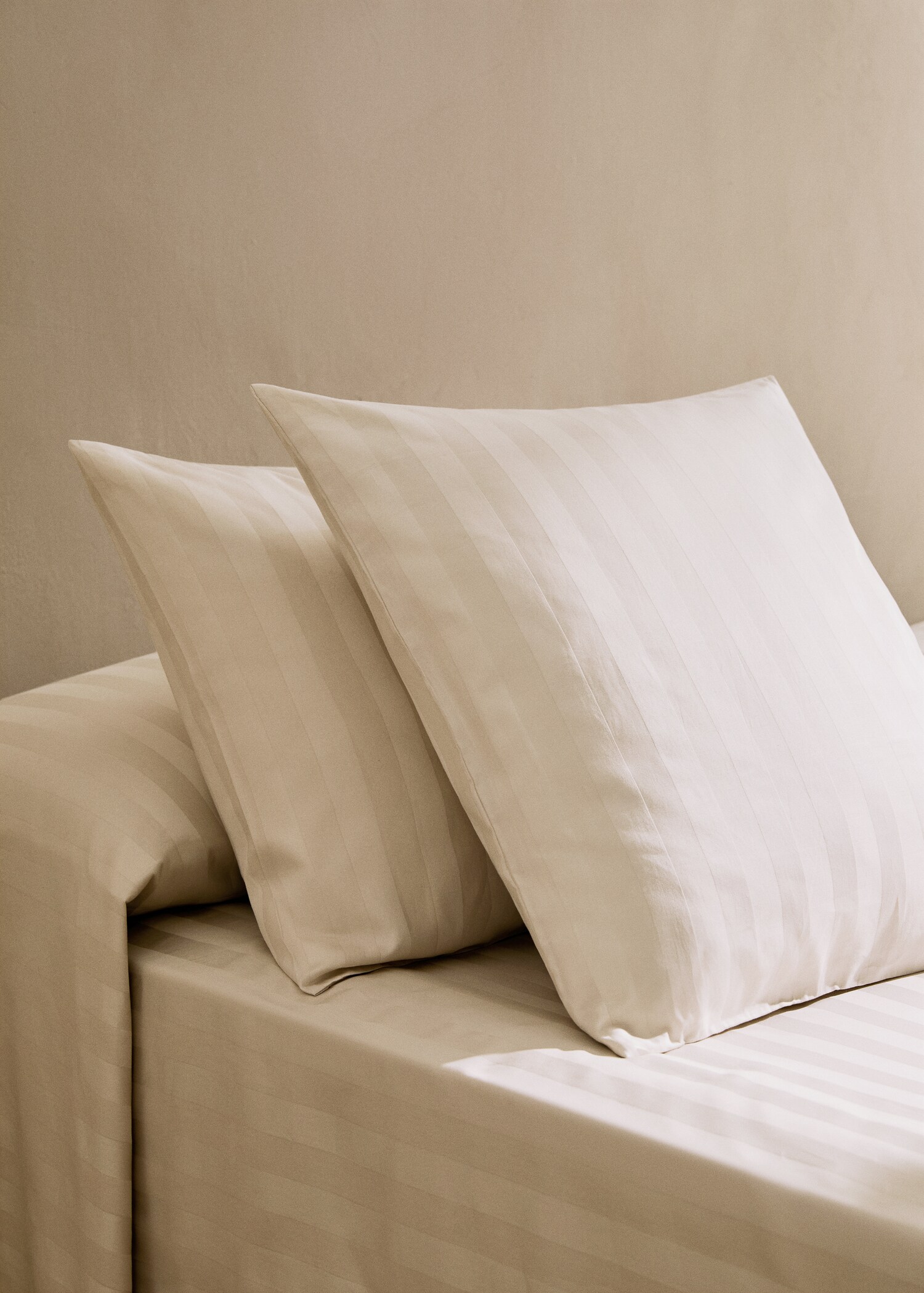 Two cotton satin jacquard striped pillowcases 50x75 cm - General plane