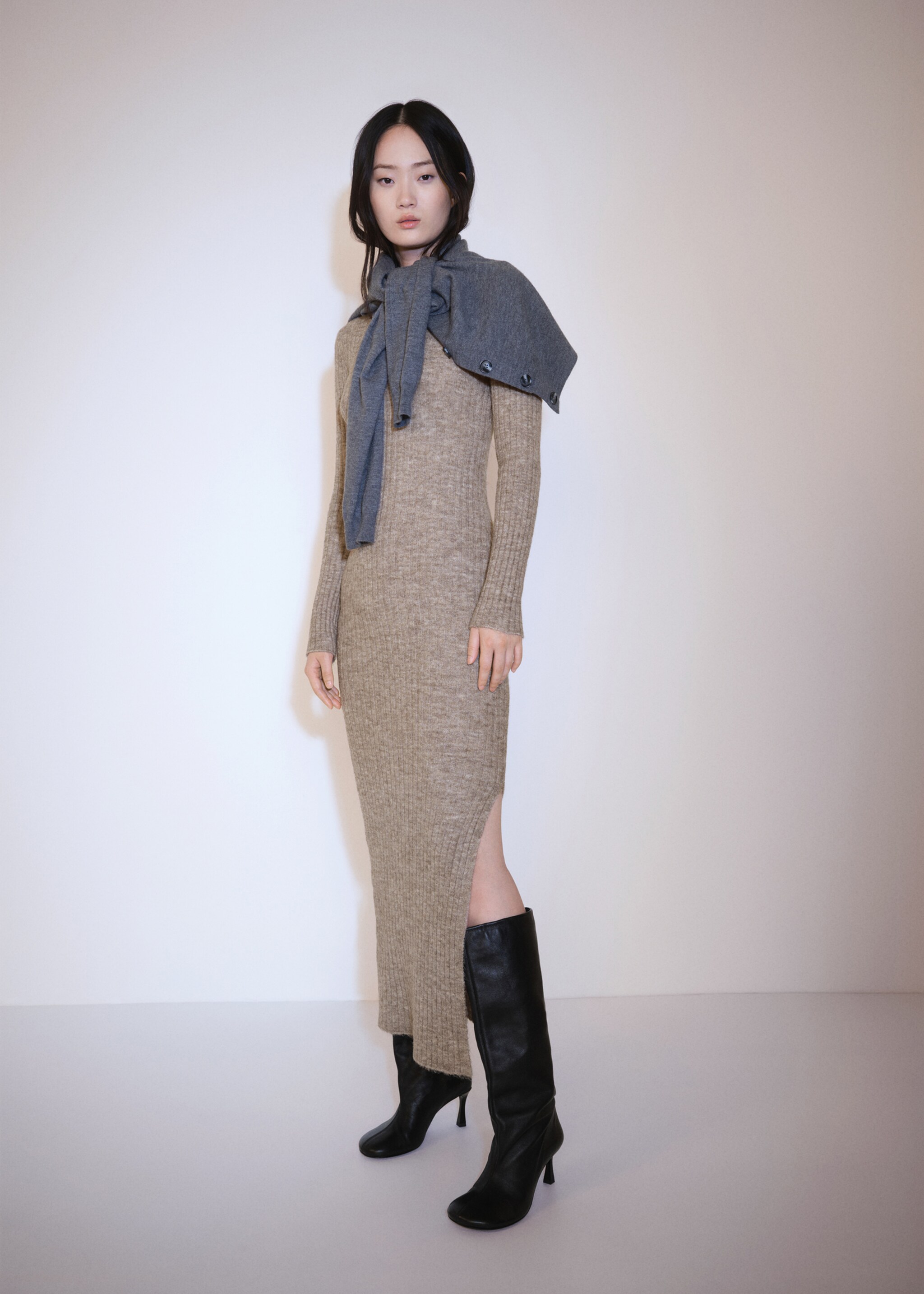 Ribbed knit dress with opening - General plane, Medium Brown. Ref: 77057699-00.