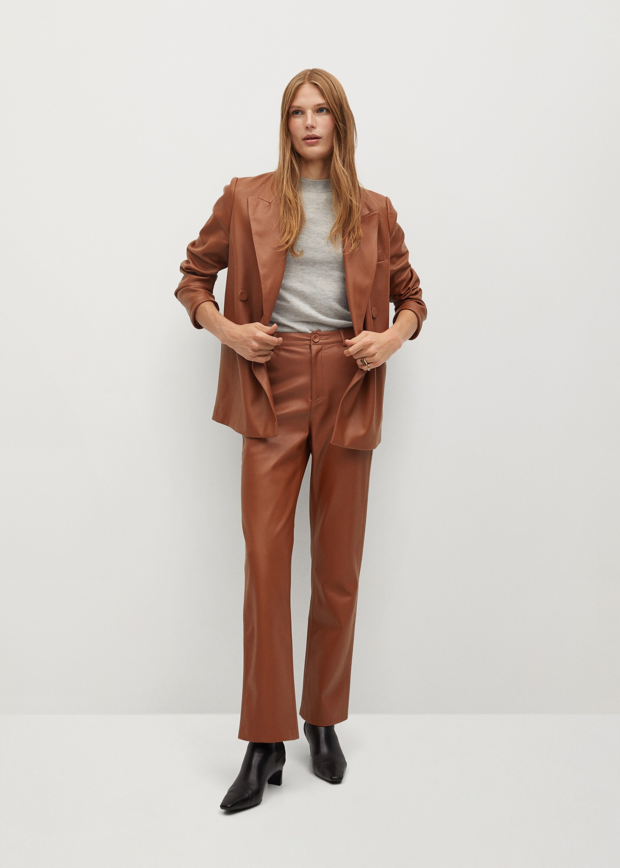 Pantalón recto efecto piel - Plano general