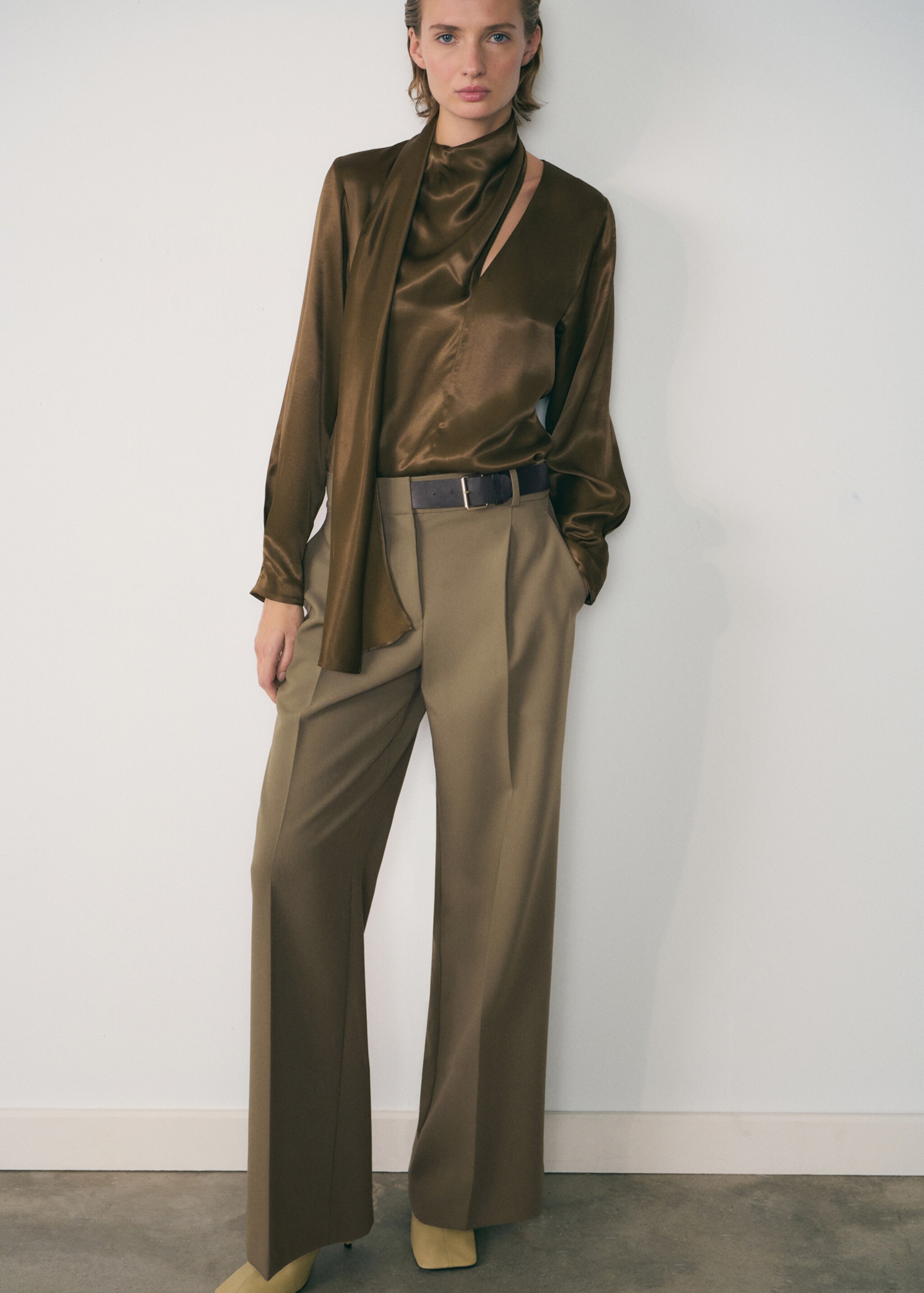 Belt straight-fit pants - General plane, Khaki. Ref: 77057937-00.