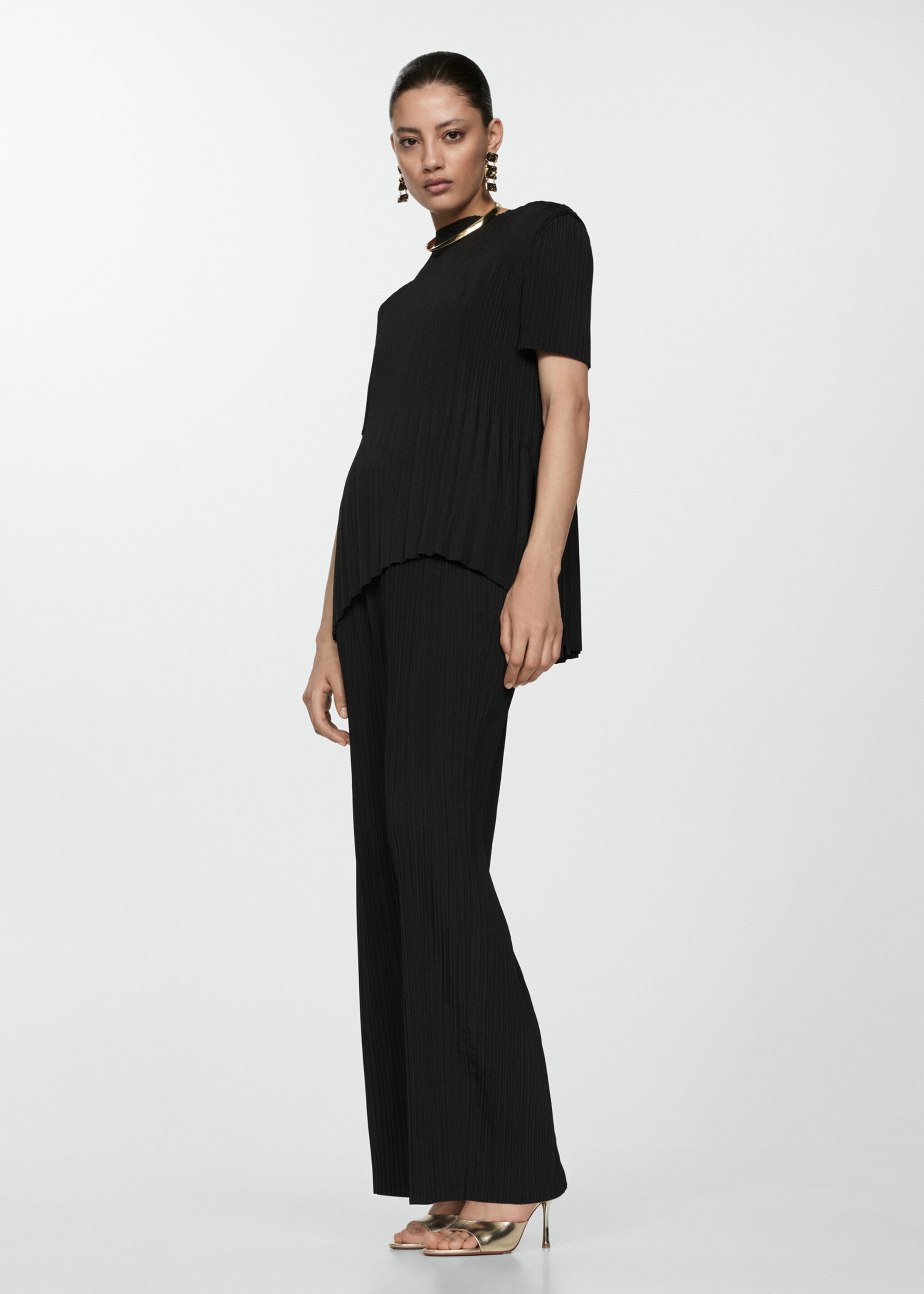 Short-sleeved pleated t-shirt - General plane