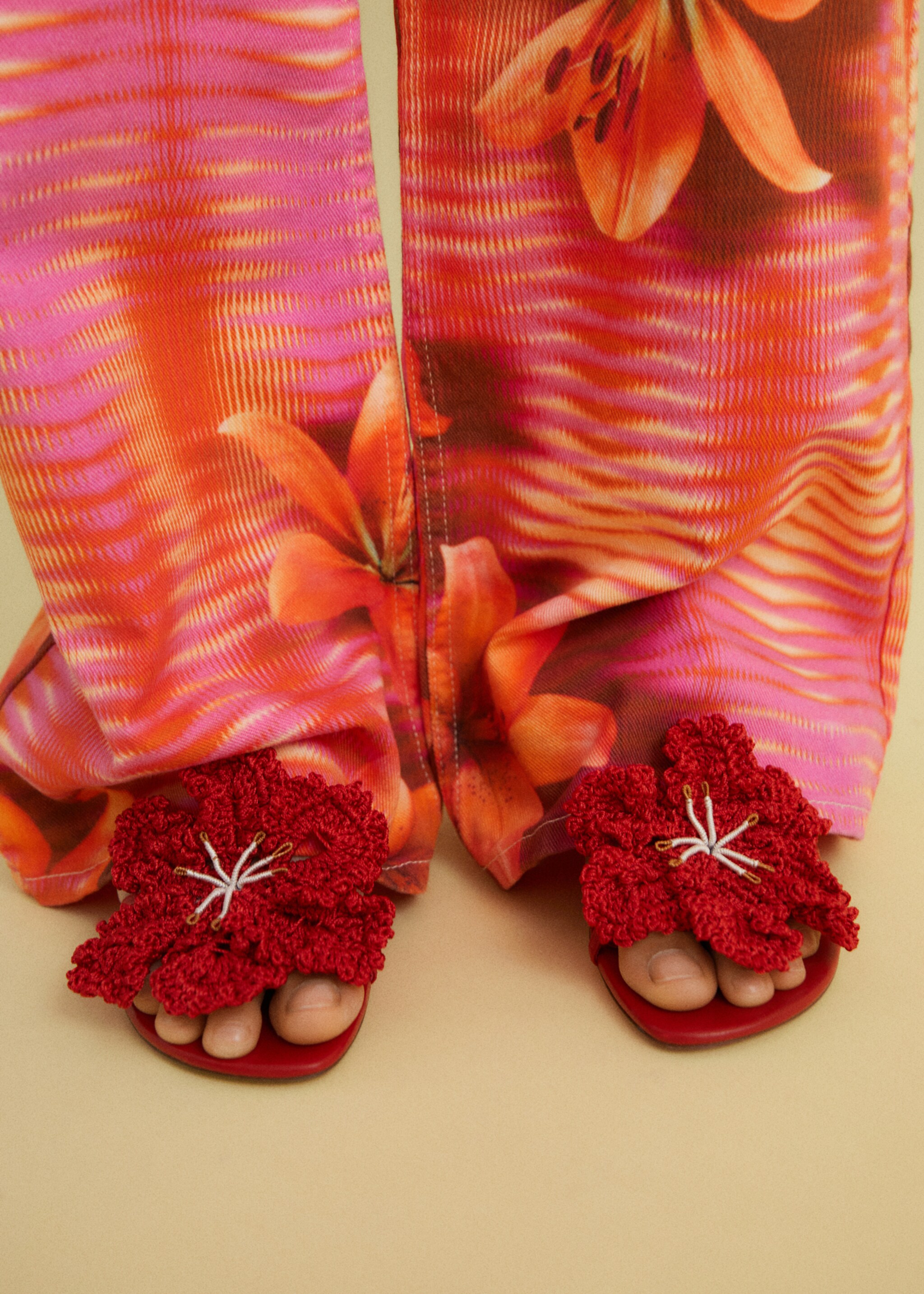 Leather sandals with flower heel - General plane