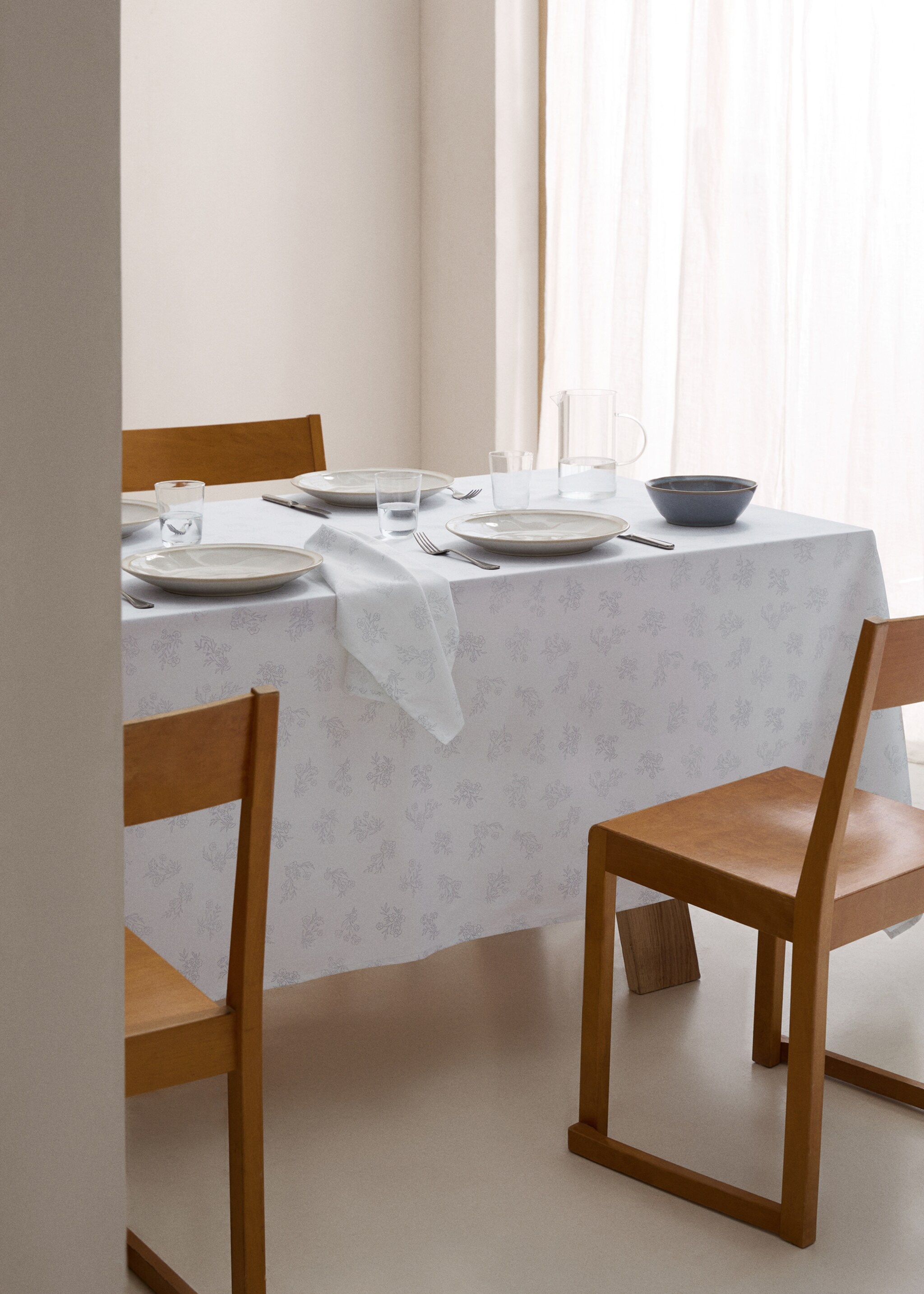 100% cotton tablecloth with floral design for 6 to 8 diners - General plane, White. Ref: 77063277-00.