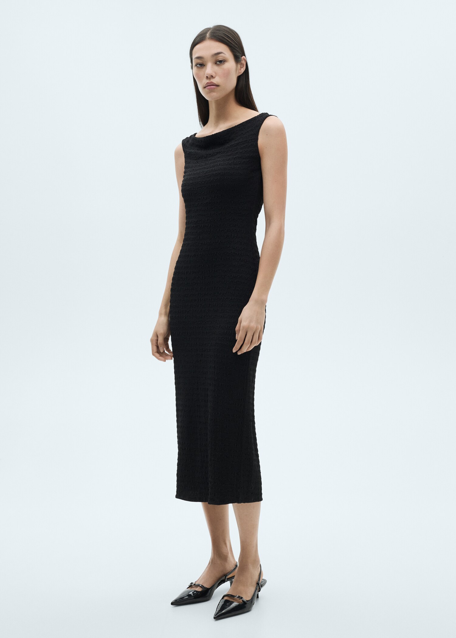 Robe longue épaules dénudées - Plan général