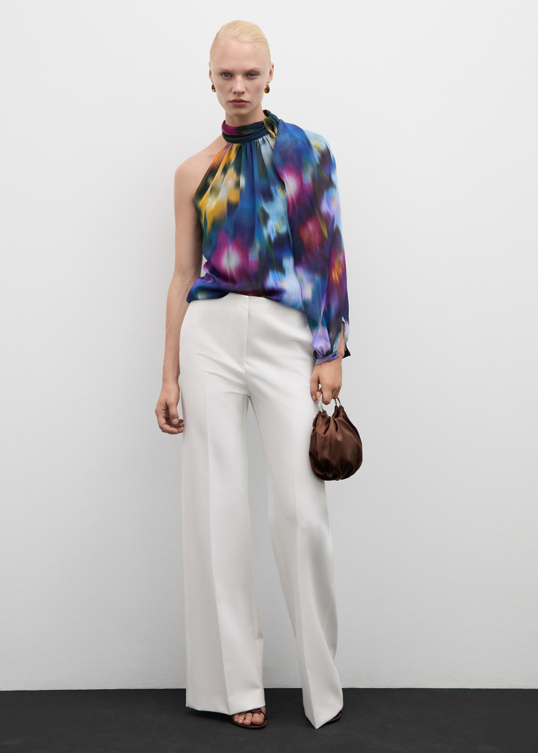 Asymmetrical printed blouse - General plane
