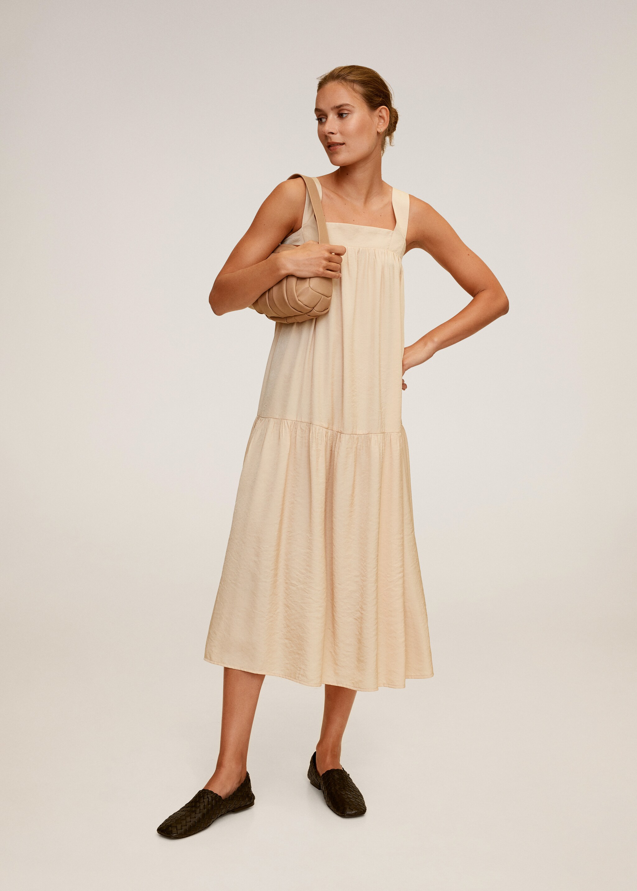 Vestido volante - Plano general
