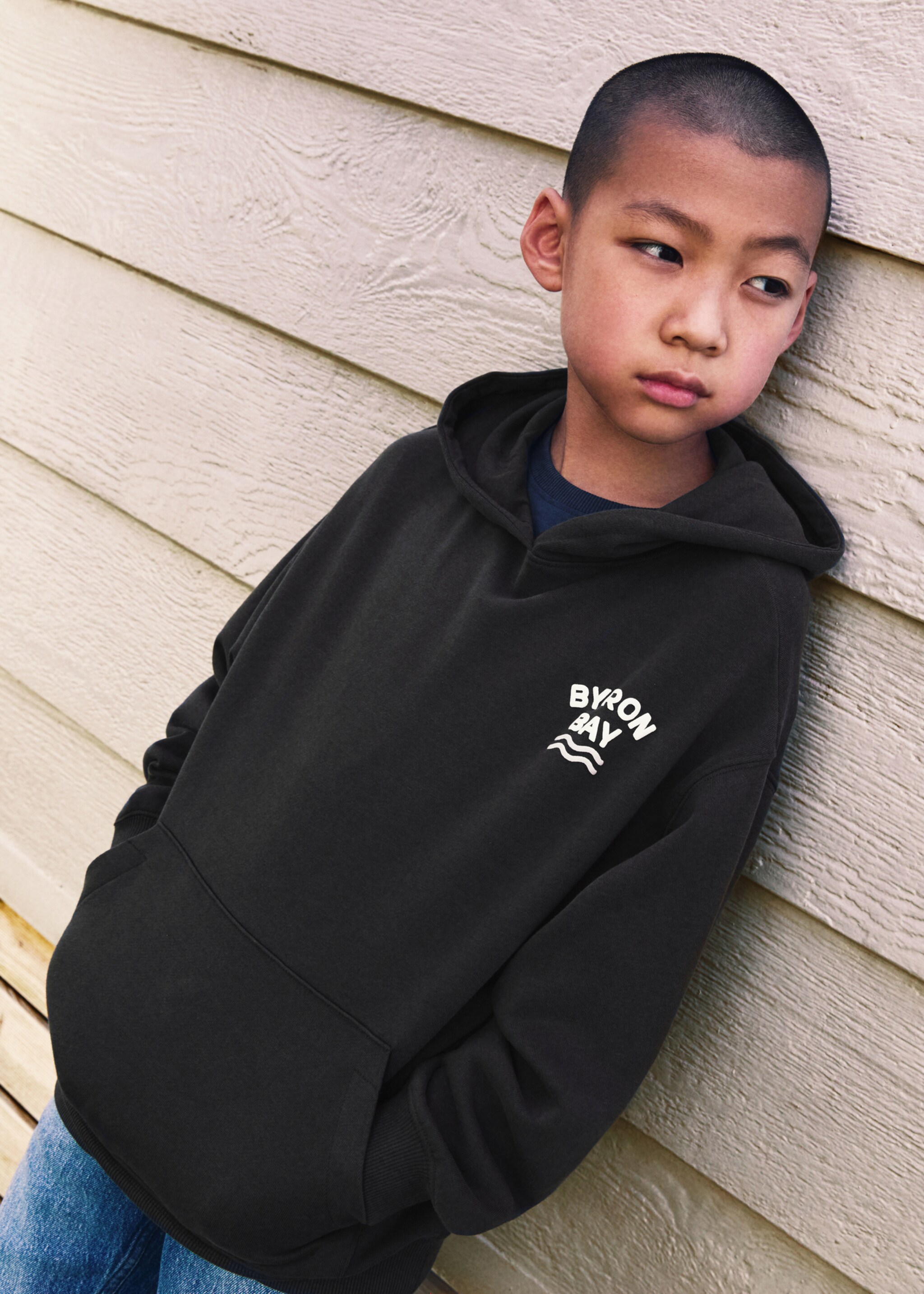 Sudadera estampada capucha - Plano general, Gris antracita. Ref: 77064762-00.