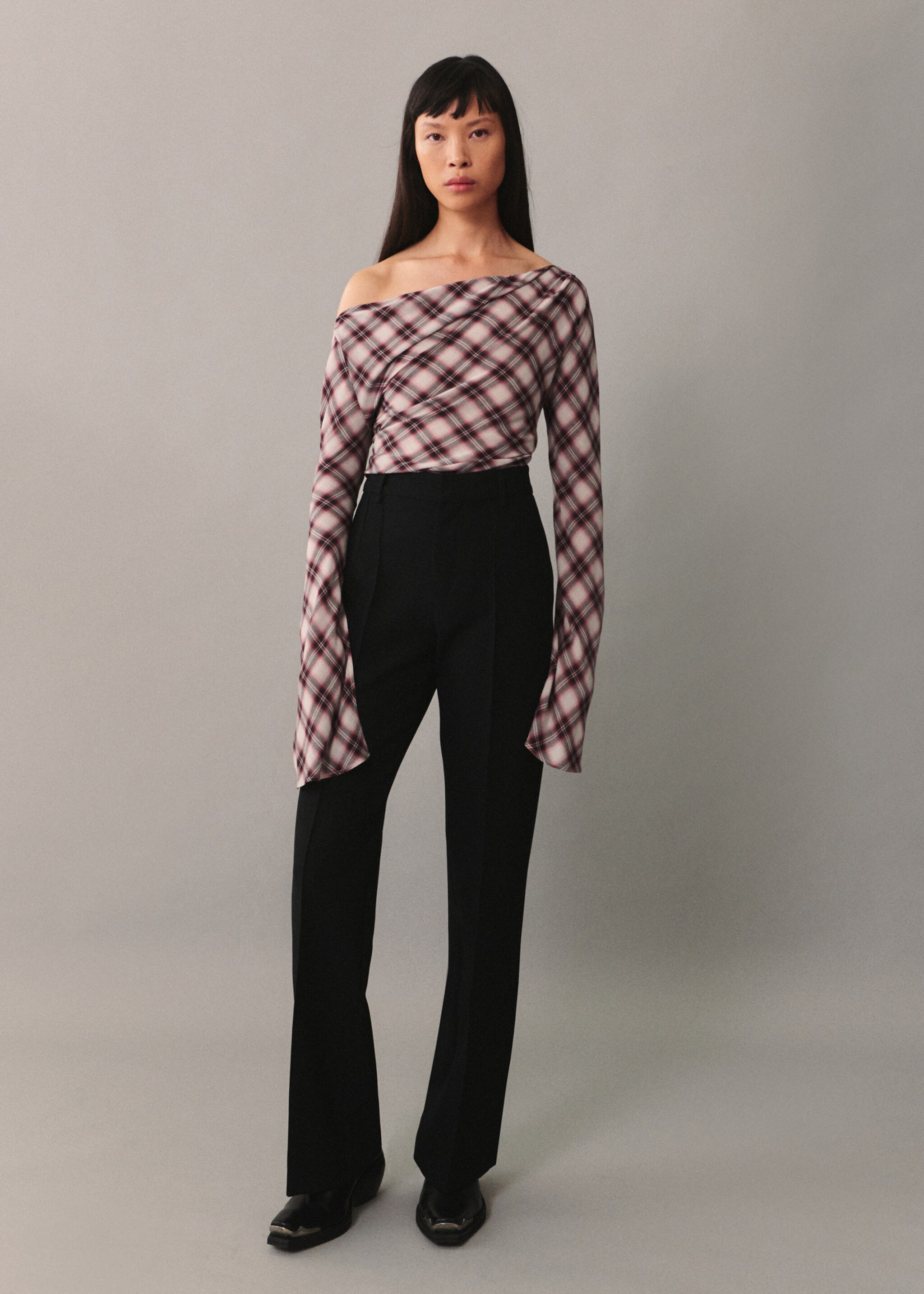 Blusa aos quadrados assimétrica - Plano geral, Grená. Ref: 77065644-00.