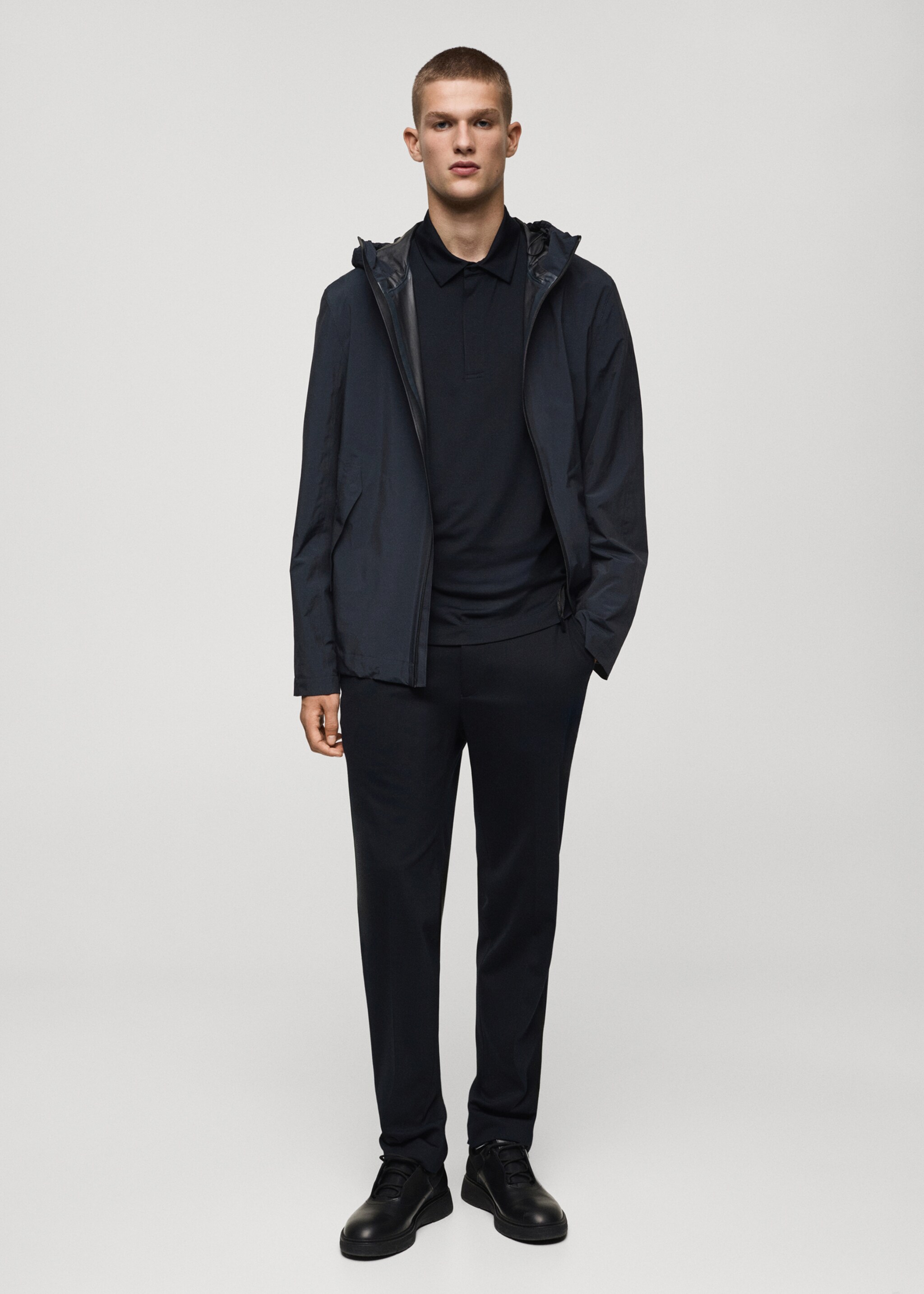 Veste capuche imperméable - Plan général, Bleu marine foncé. Ref: 77065961-00.