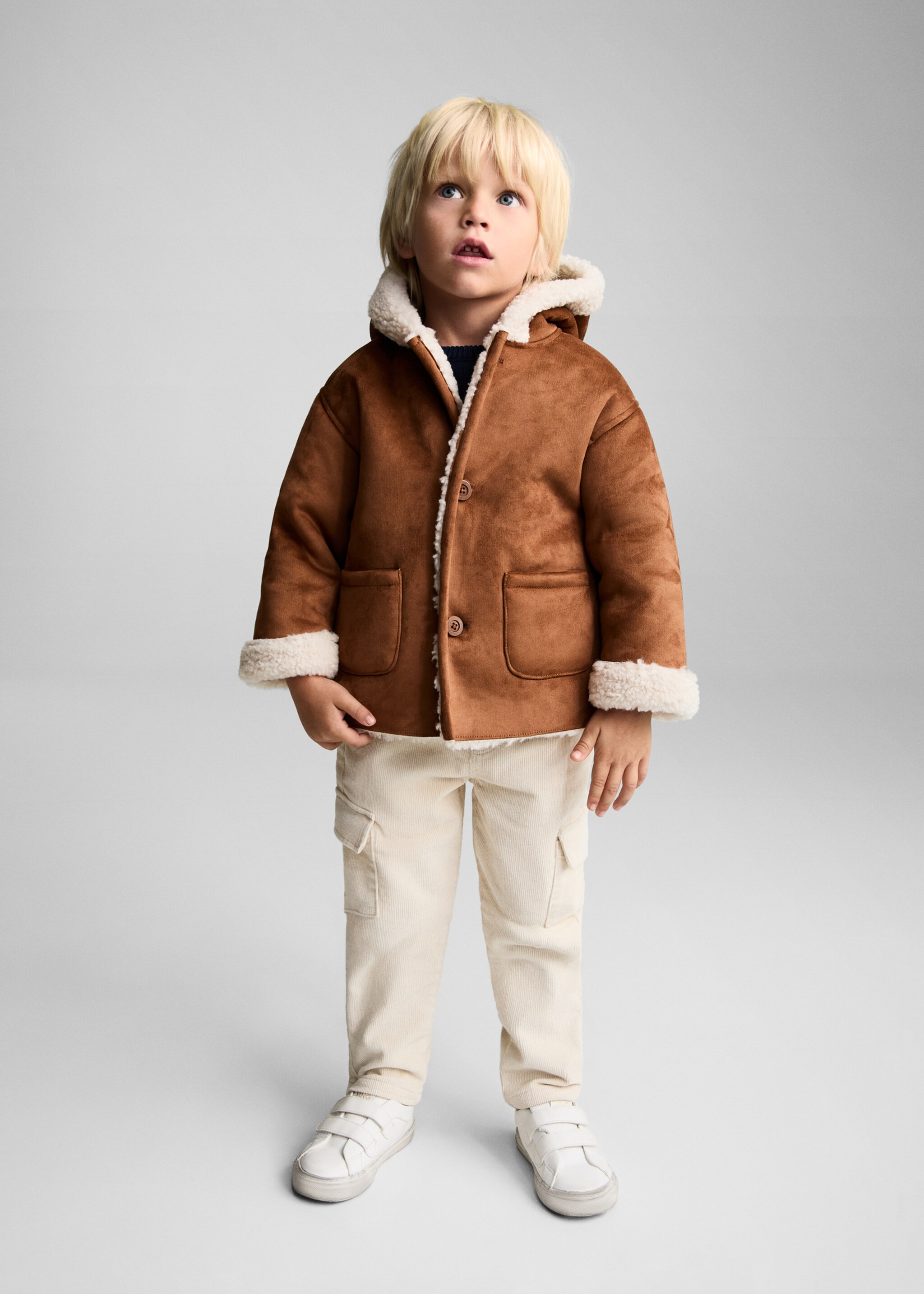 Mantel aus Velours mit Kunstshearling - Allgemeine Ansicht, Mittelbraun. Ref: 77065976-00.