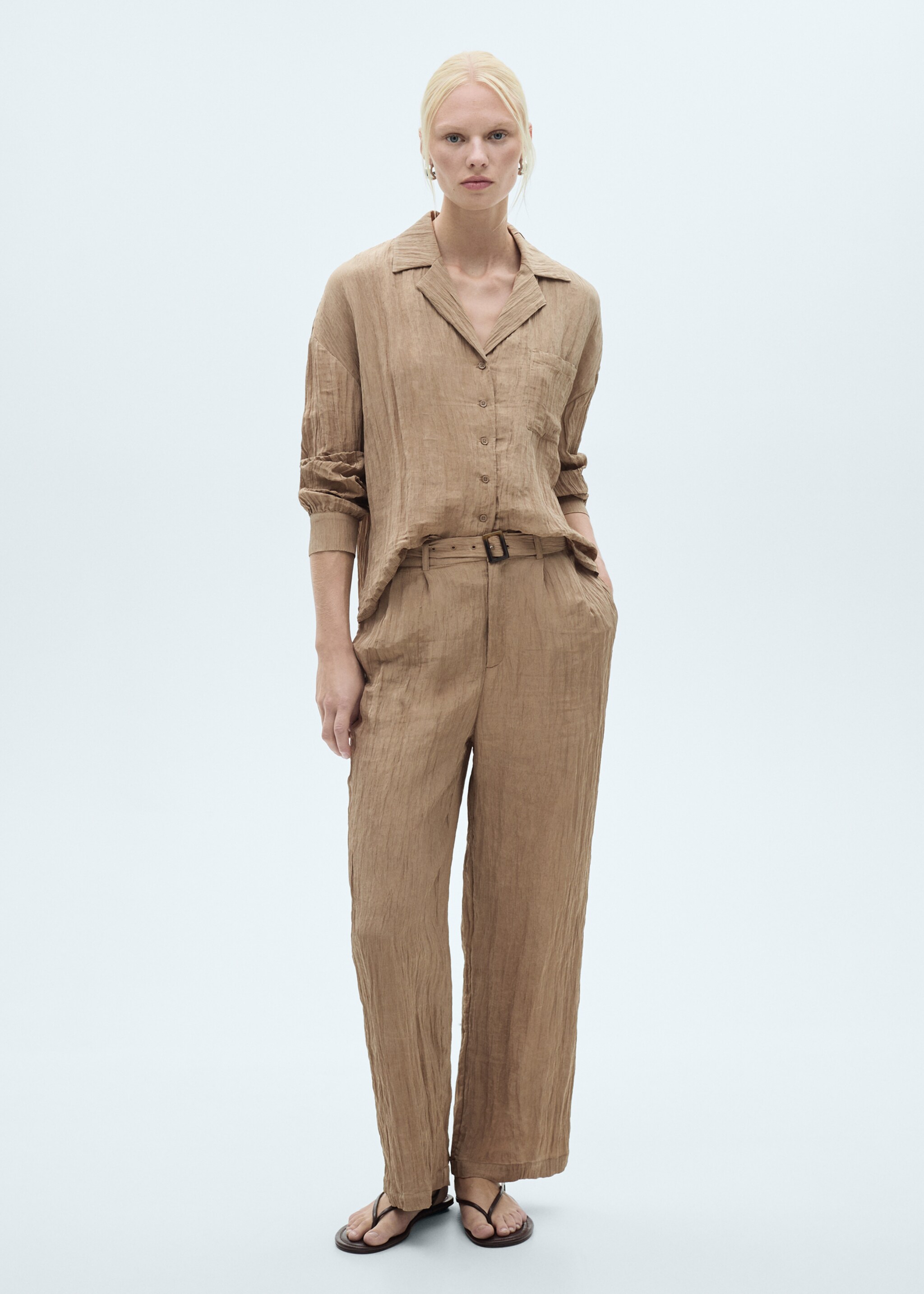 Textured trousers with belt - General plane, Brown. Ref: 77067646-00.