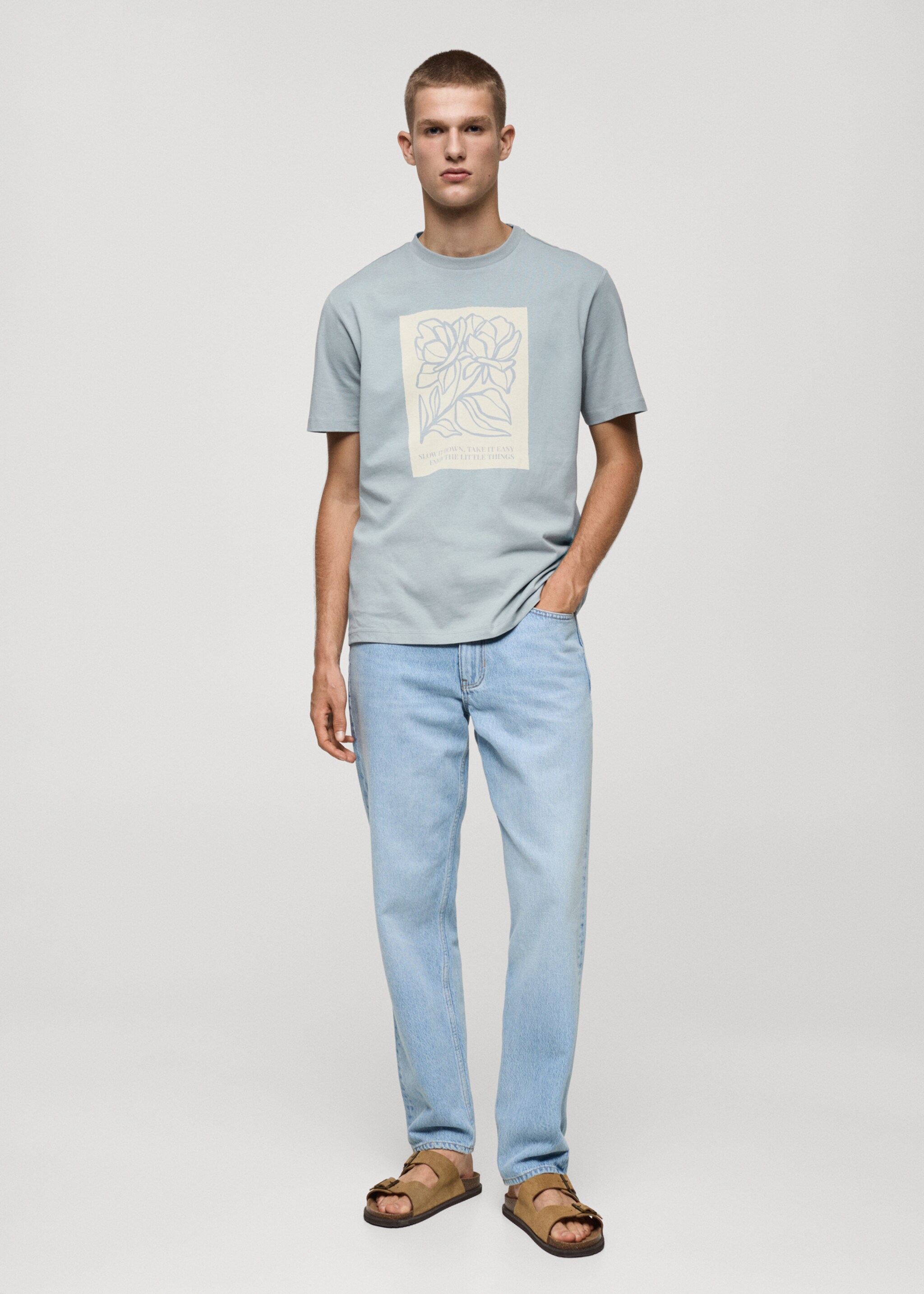 T-Shirt aus 100 % Baumwolle mit Muster auf der Brustpartie - Allgemeine Ansicht