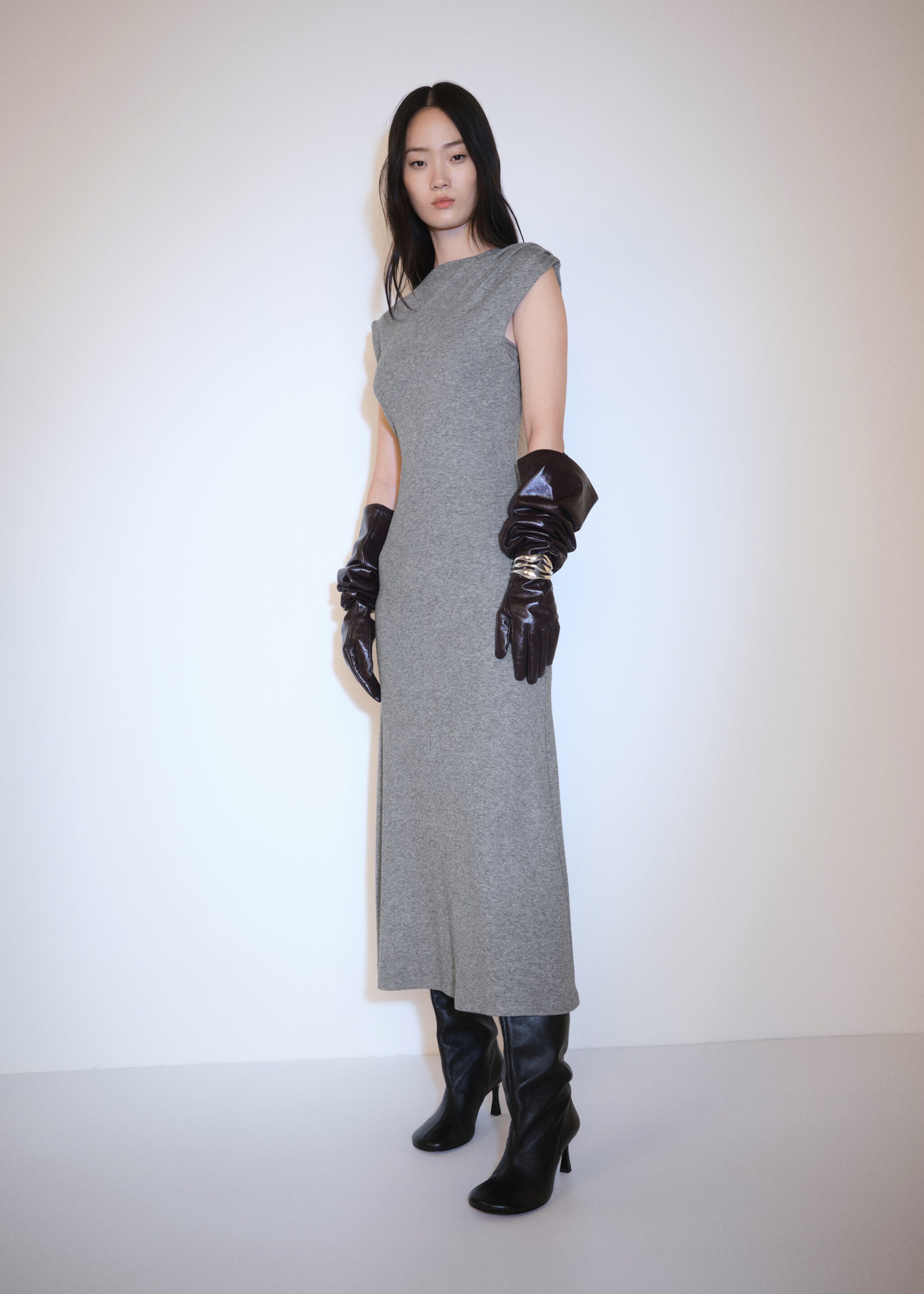 Vestido midi de ombros com estrutura - Plano geral, Cinzento. Ref: 77067693-00.