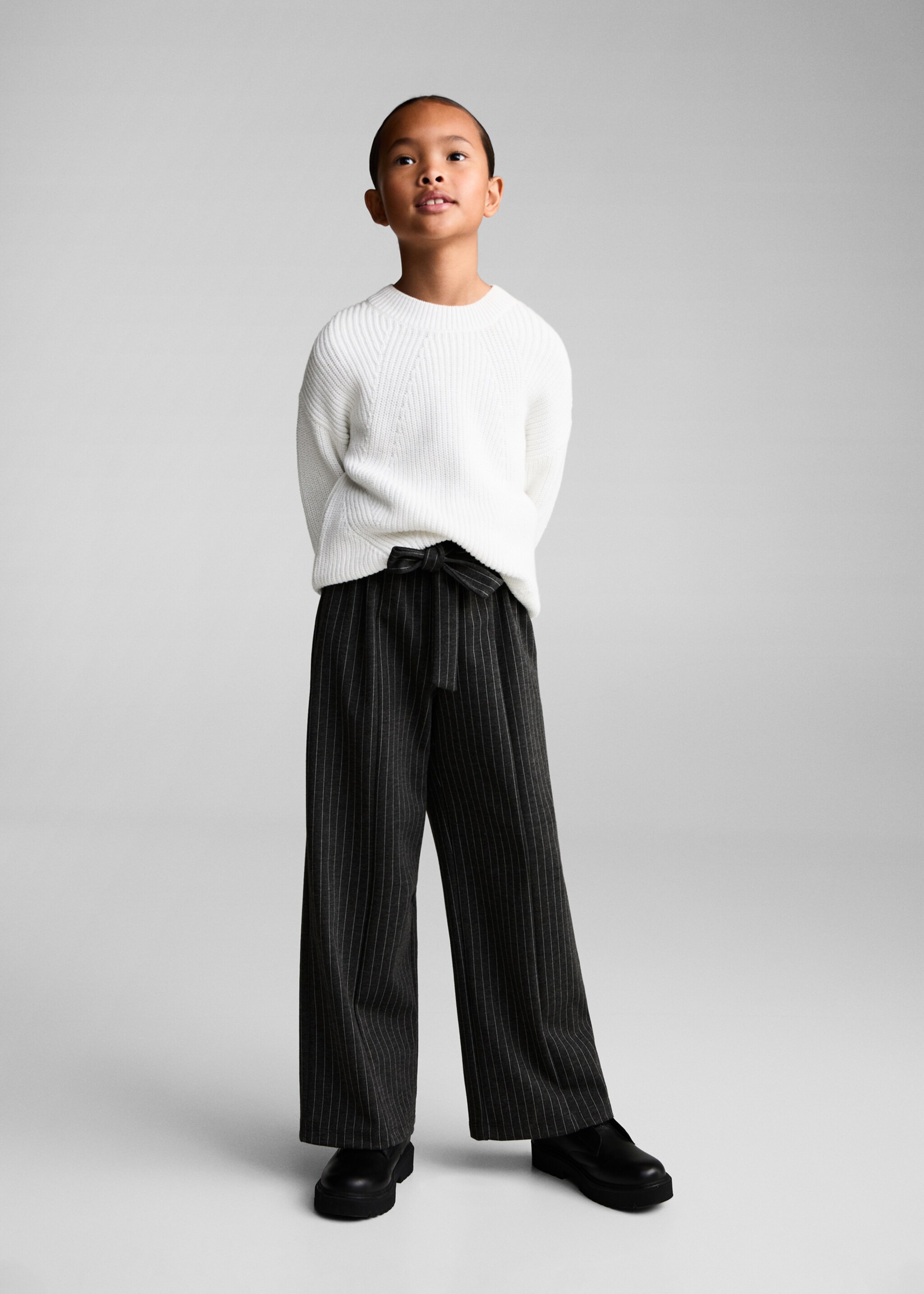 Pantalón culotte rayas - Plano general, Gris antracita. Ref: 77068270-00.