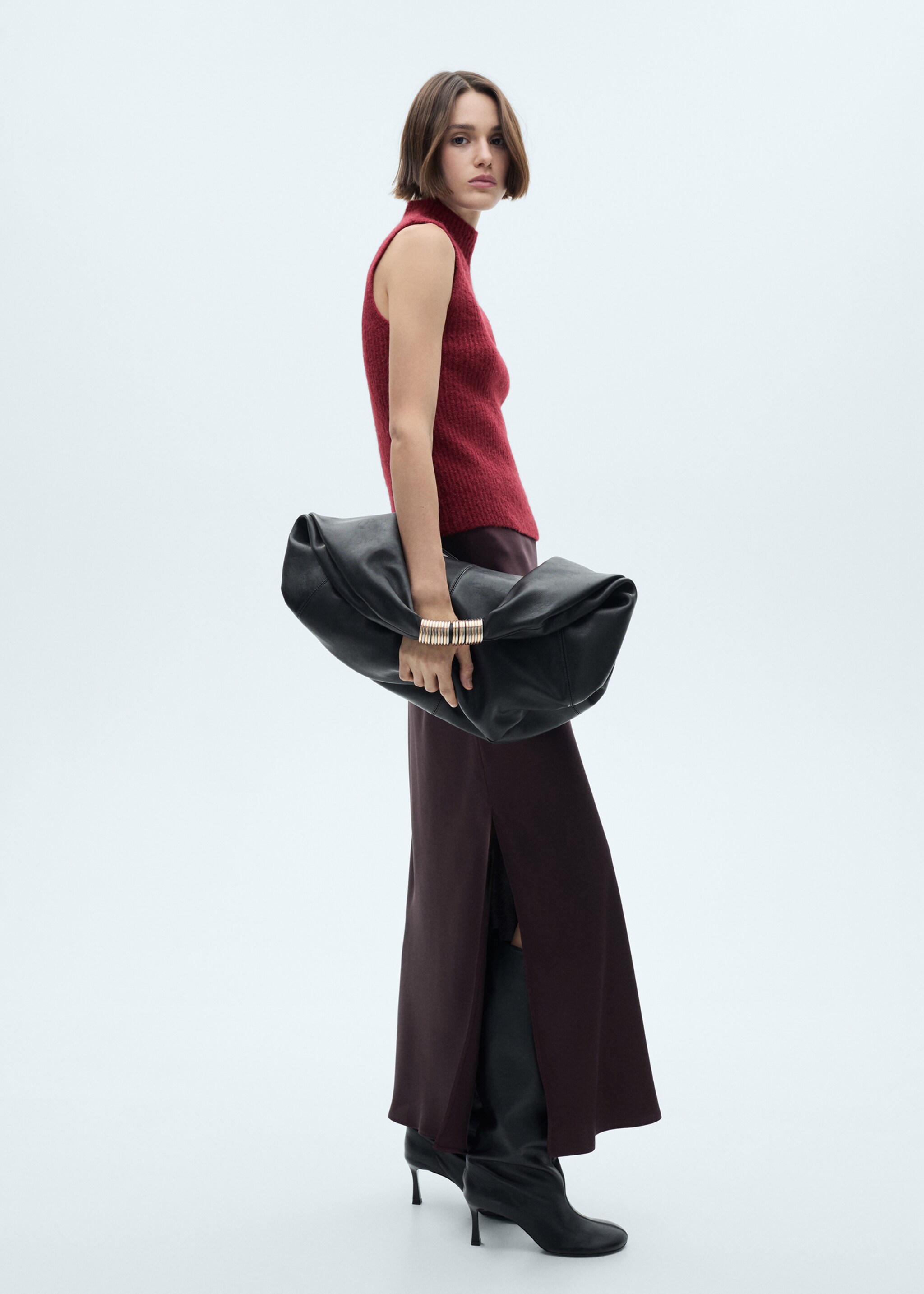 Perkins-neck knitted waistcoat - General plane, Wine. Ref: 77068277-00.