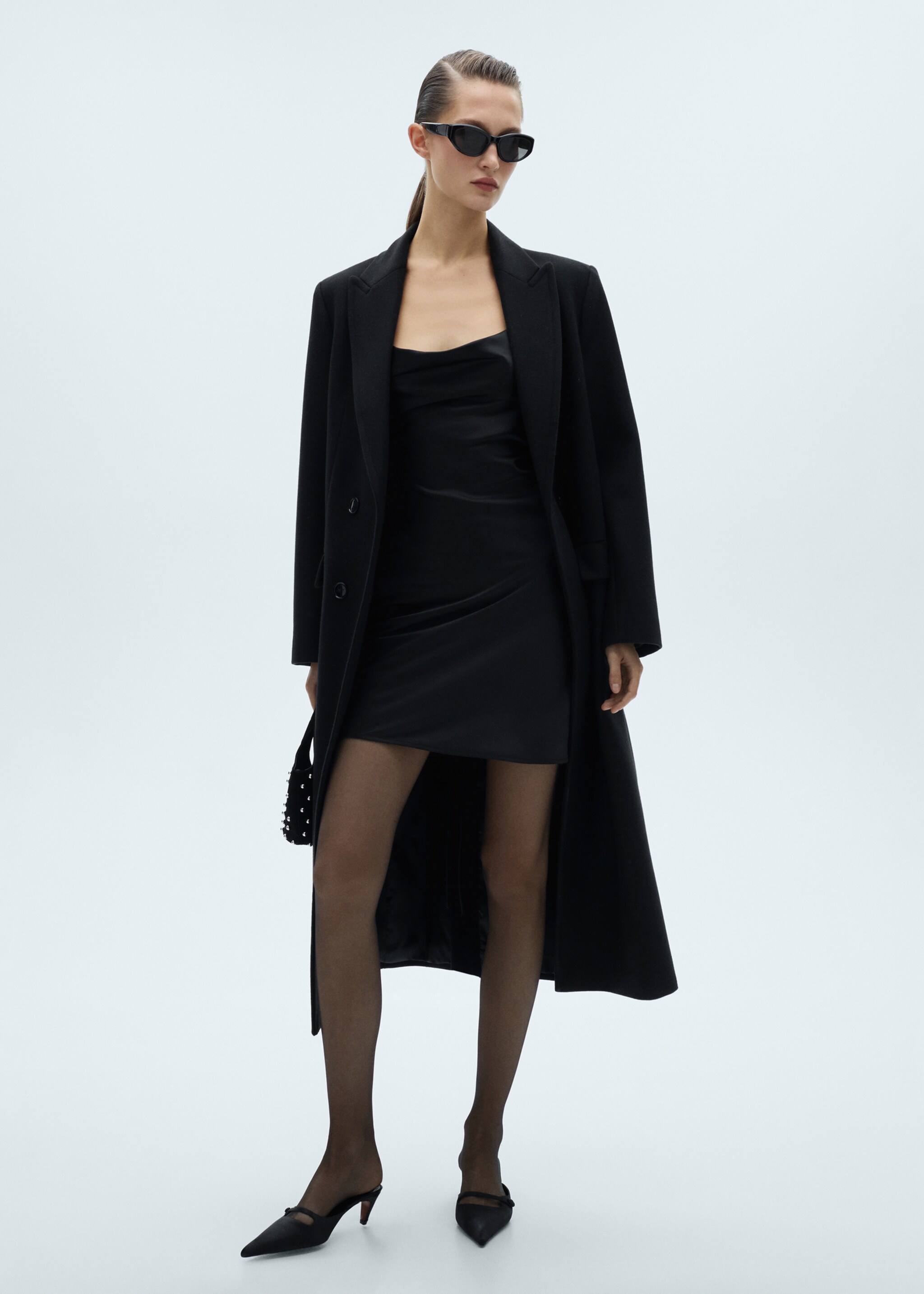 Kurzes Kleid mit gekreuztem Rücken - Allgemeine Ansicht, Schwarz. Ref: 77069407-00.