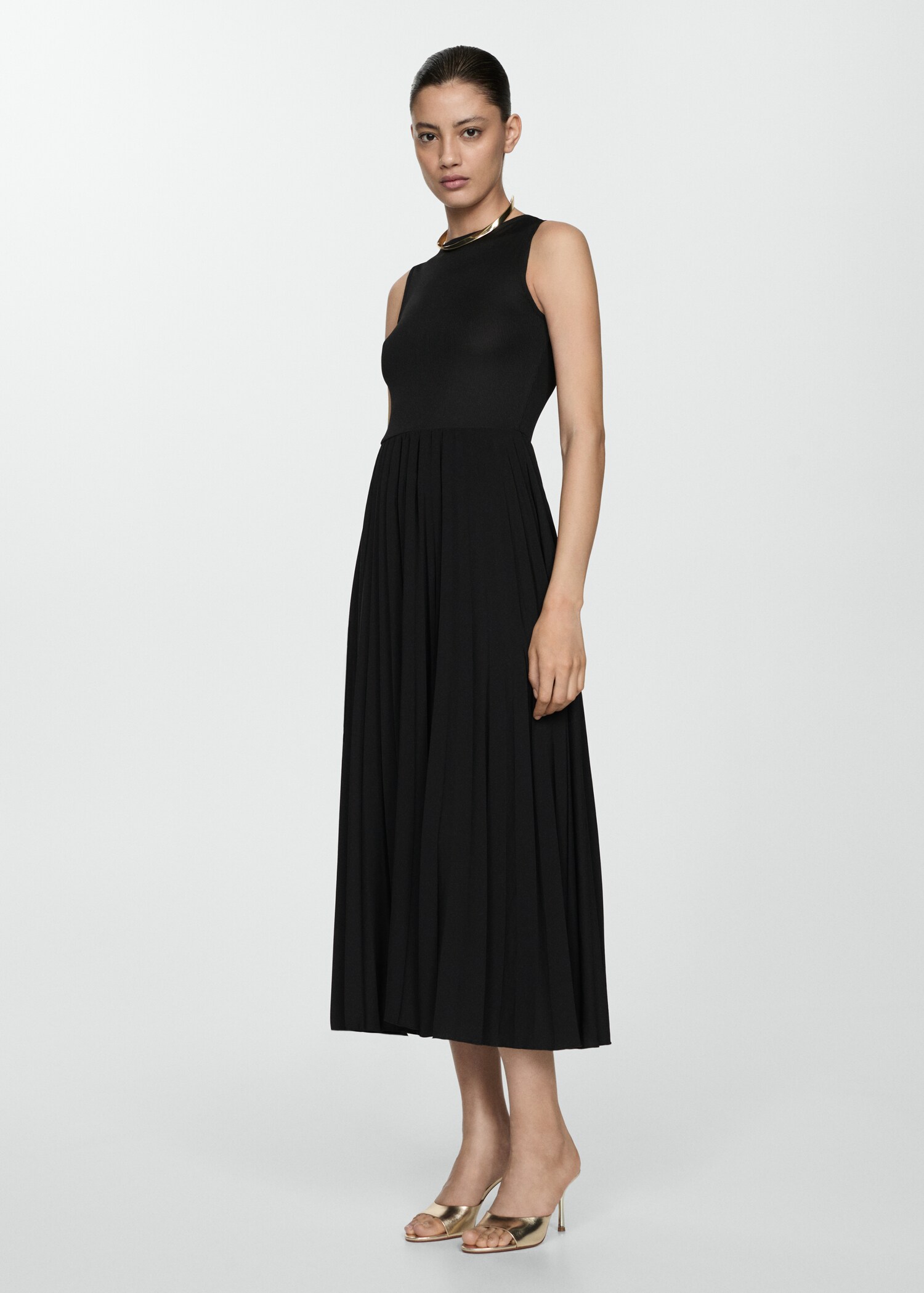 Pleated midi dress - General plane