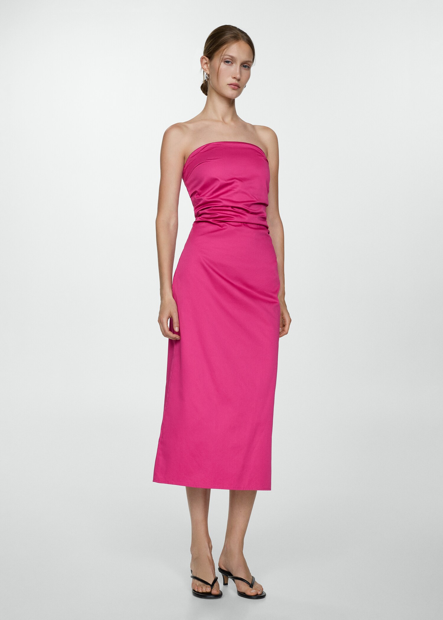 Schulterfreies Kleid mit Drapierung - Allgemeine Ansicht